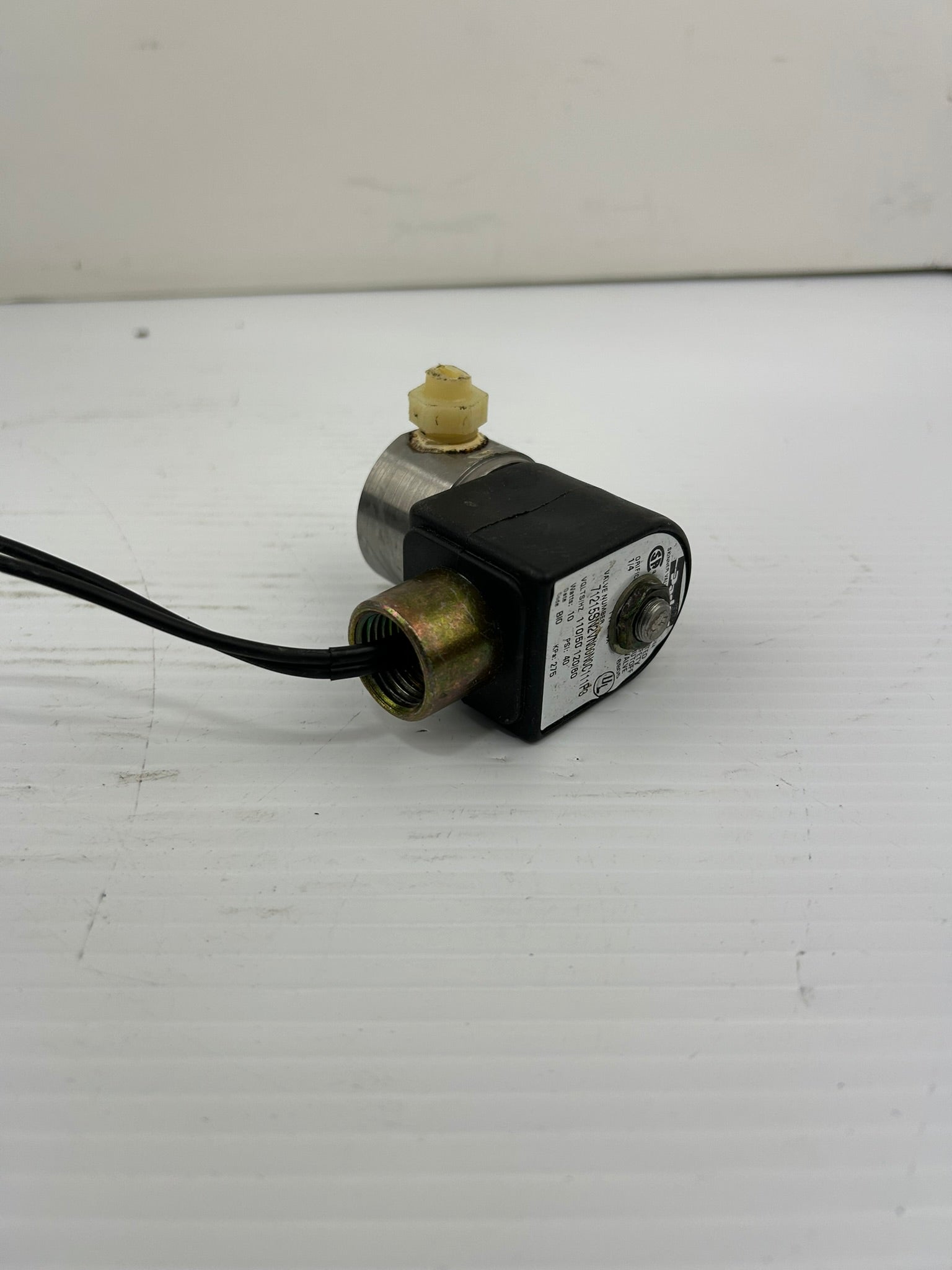Parker 71215SN2VN00N0C111P3 Solenoid Valve 110/120 Volts 50/60Hz 10 Watts 40 PSI