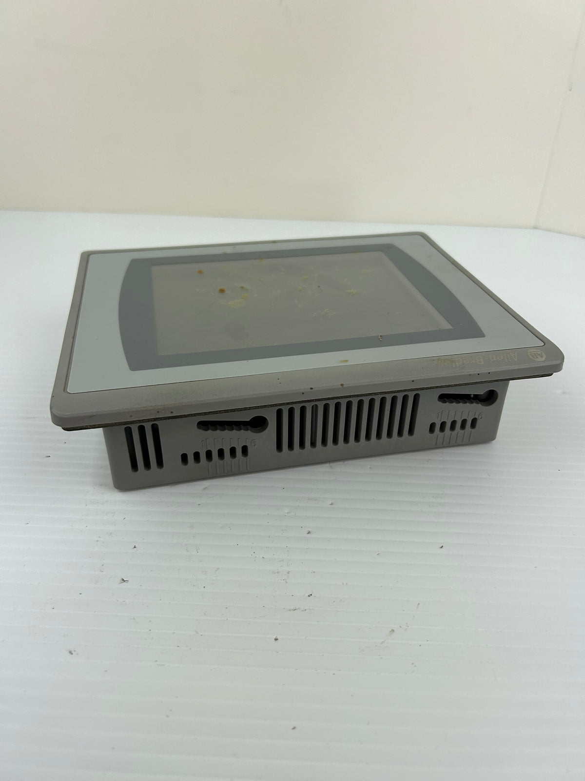 Allen-Bradley PanelView Plus 7 7" HMI Screen 2711P-T7C21D8S Series C 24VDC