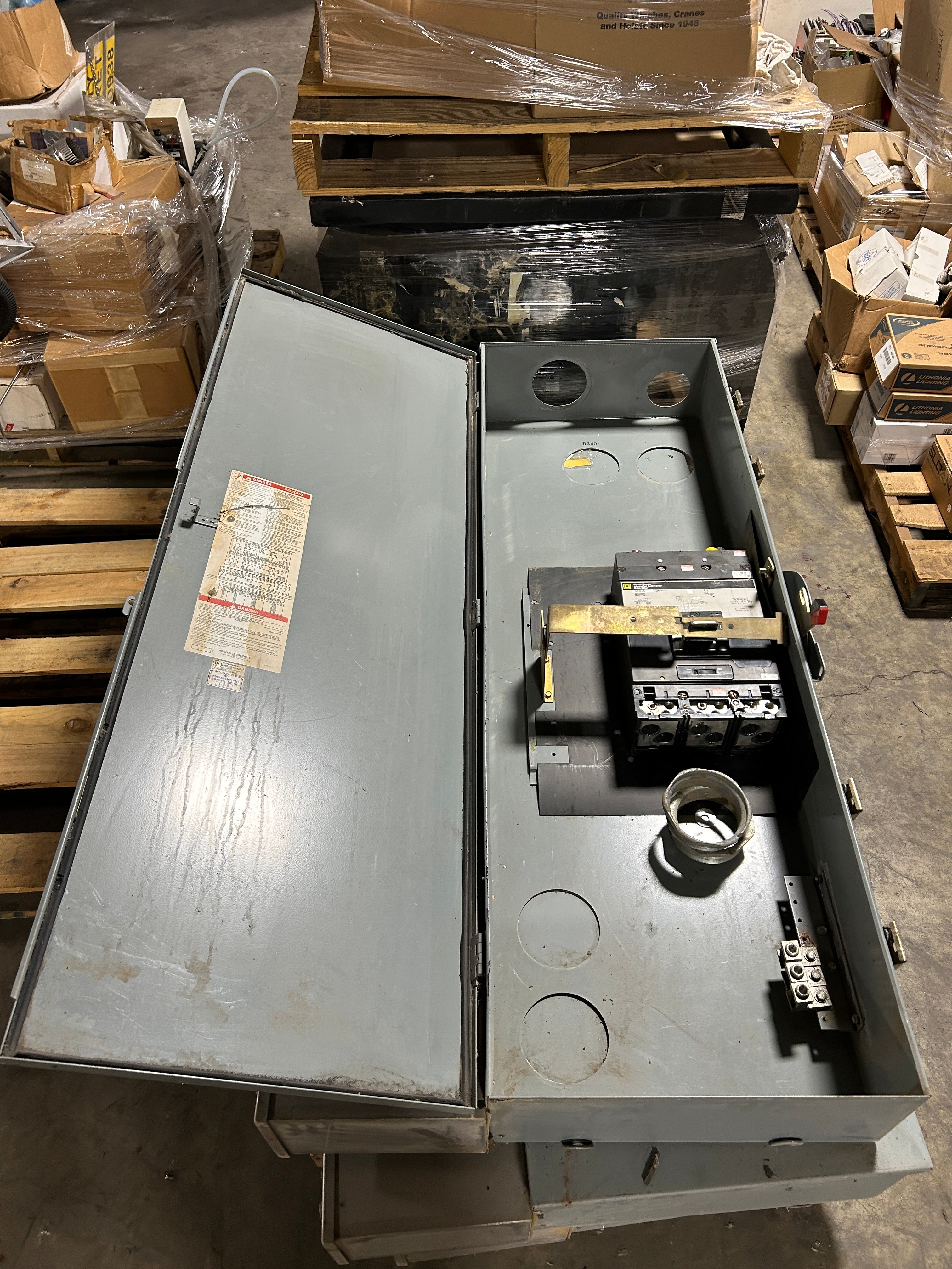 Square D MA1000AWK Circuit Breaker Enclosure 1000A Series E05 MAL36800 800A