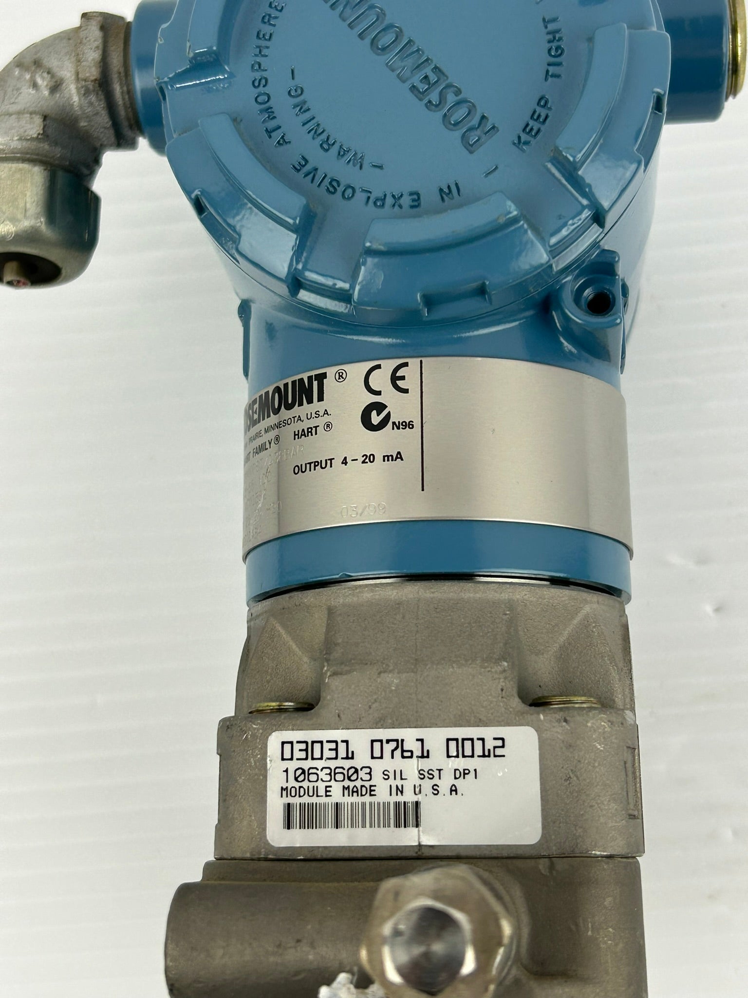 Rosemount 3051CD1A22A1AB4 Pressure Transmitter with 03031-0761-0012 Base