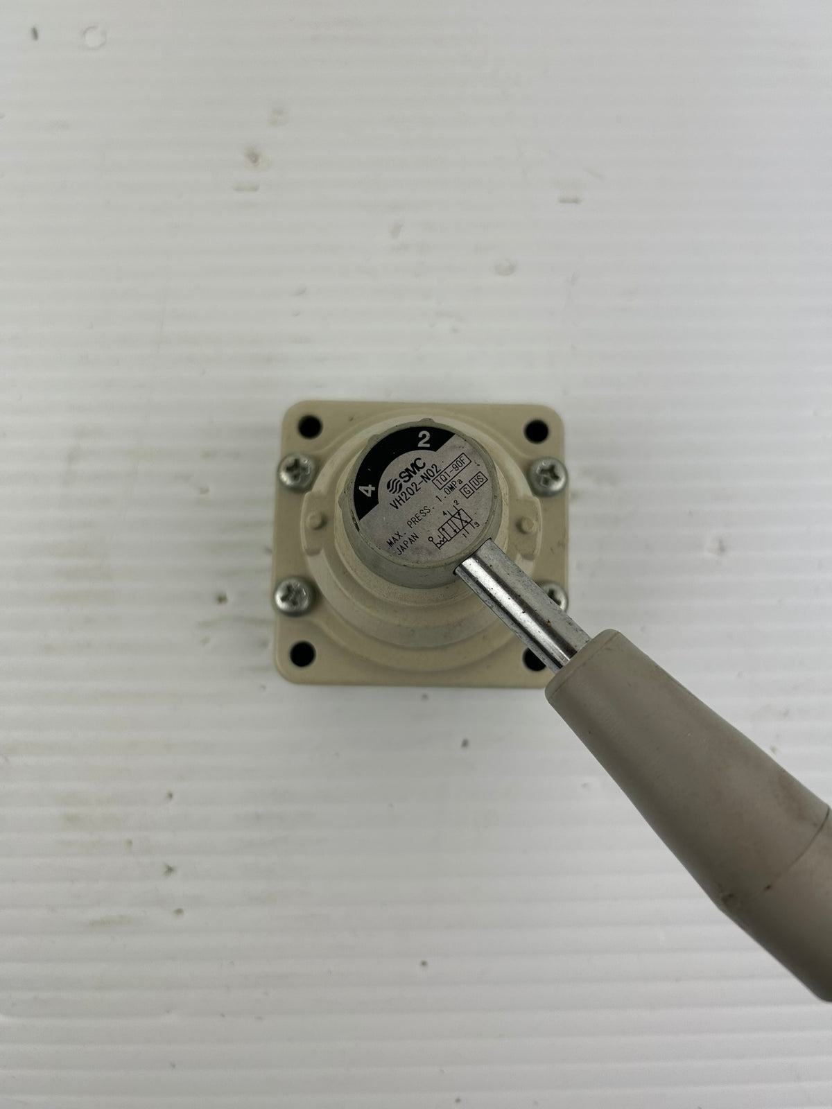 SMC VH202-N02 Manual Pneumatic Rotary Valve Hand Lever 4 Port