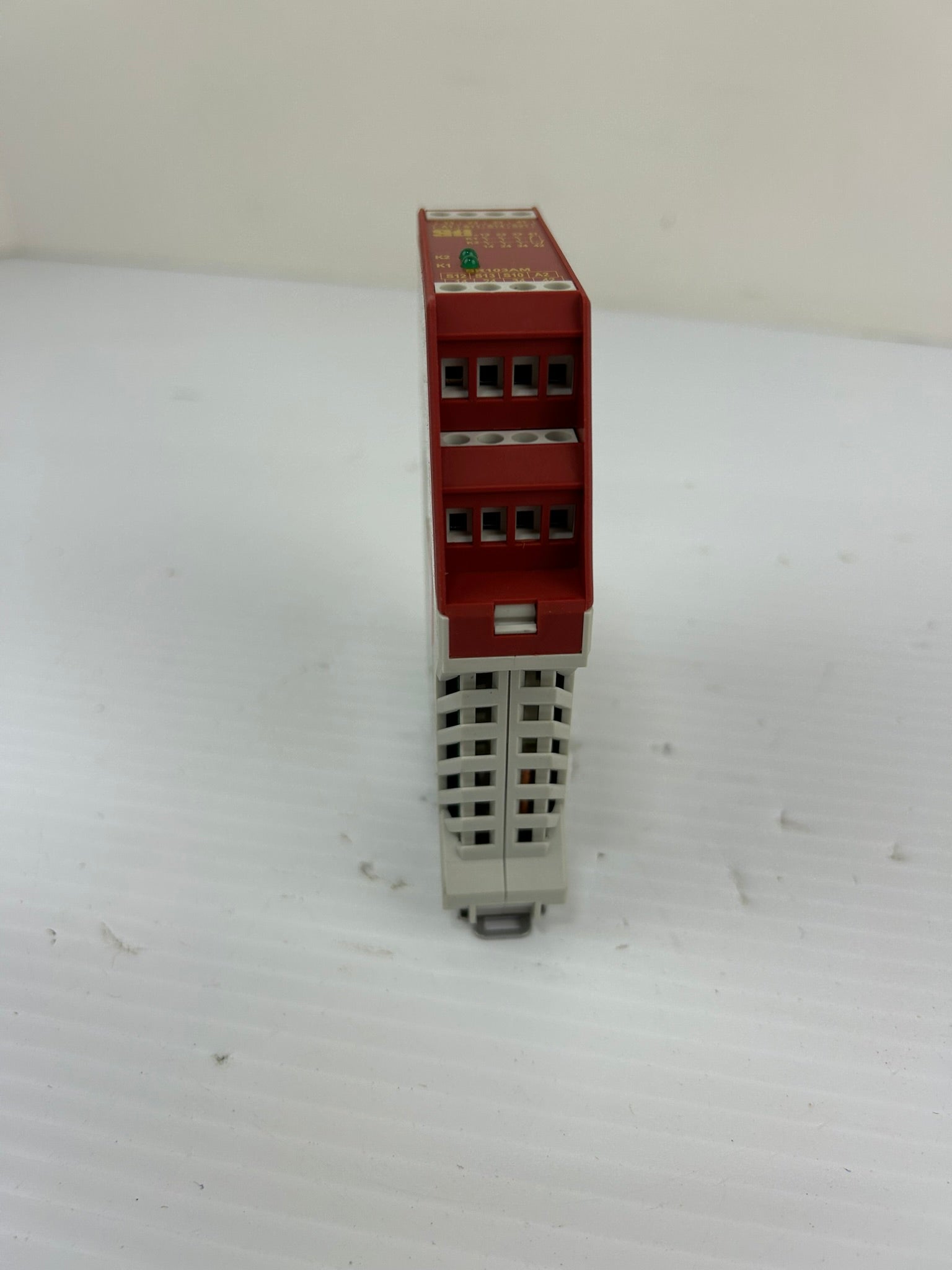 STI SR103AM02 Safety Monitoring Relay 115VAC DIN Rail 3NO 1NC Guard SR103AM