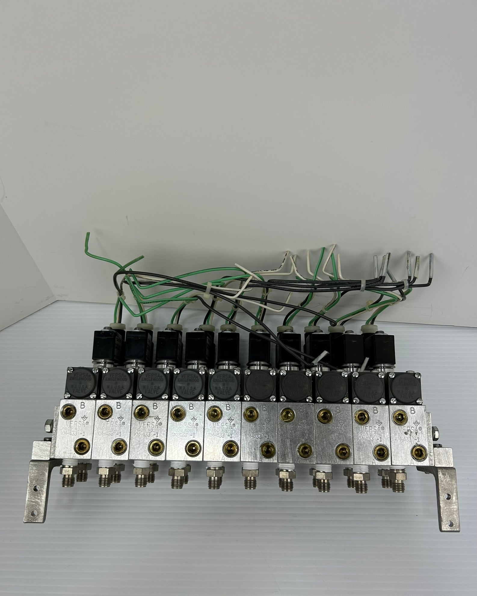 Versa KM-433-1 Manifold Valve Assemby With 10 Valves KSG-4232-6K-HC