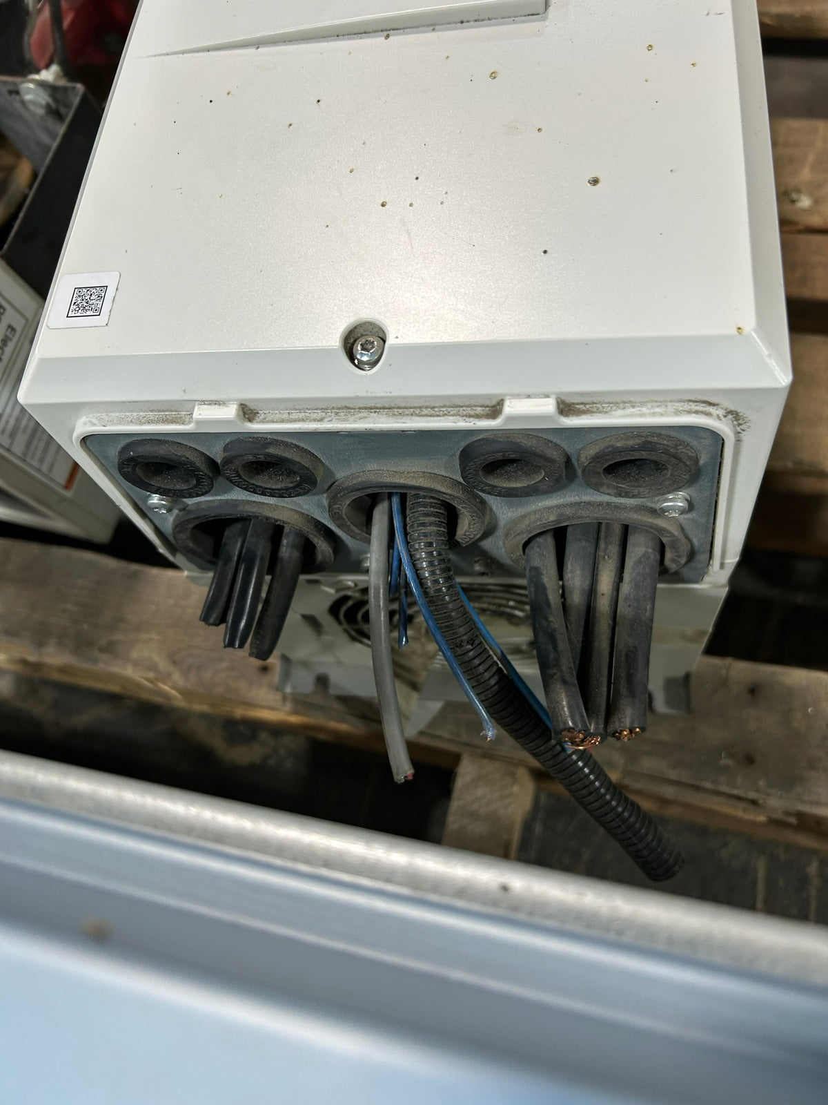ABB ACH580-01-077A-4 HVAC Frequency Inverter Drive 400-480VAC 3 Phase 77A
