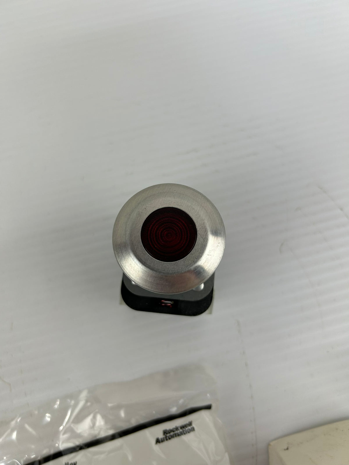 Allen Bradley 800-FXMQH2RA7 30mm Red Push-Pull Device 800T PB Series U