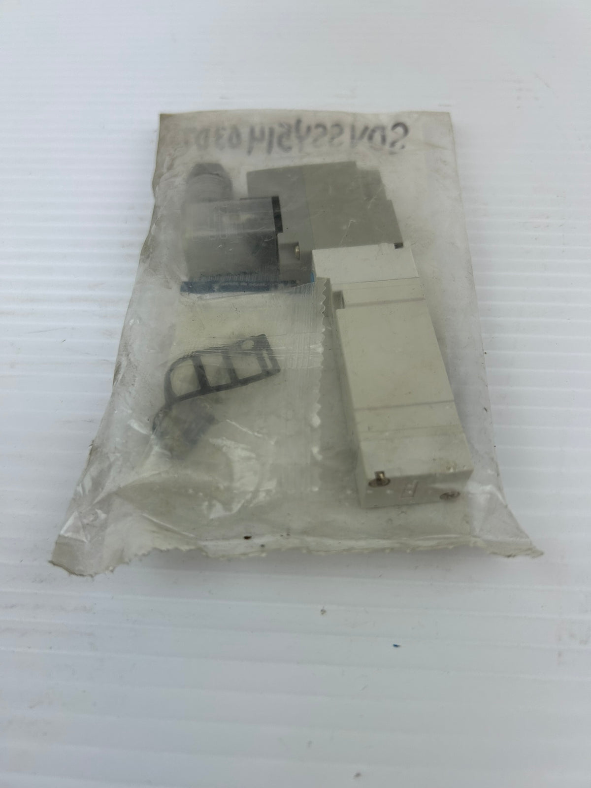 SMC SY5140-3DZ SY5000 5-Port Solenoid Valve 110-115VAC Single Solenoid
