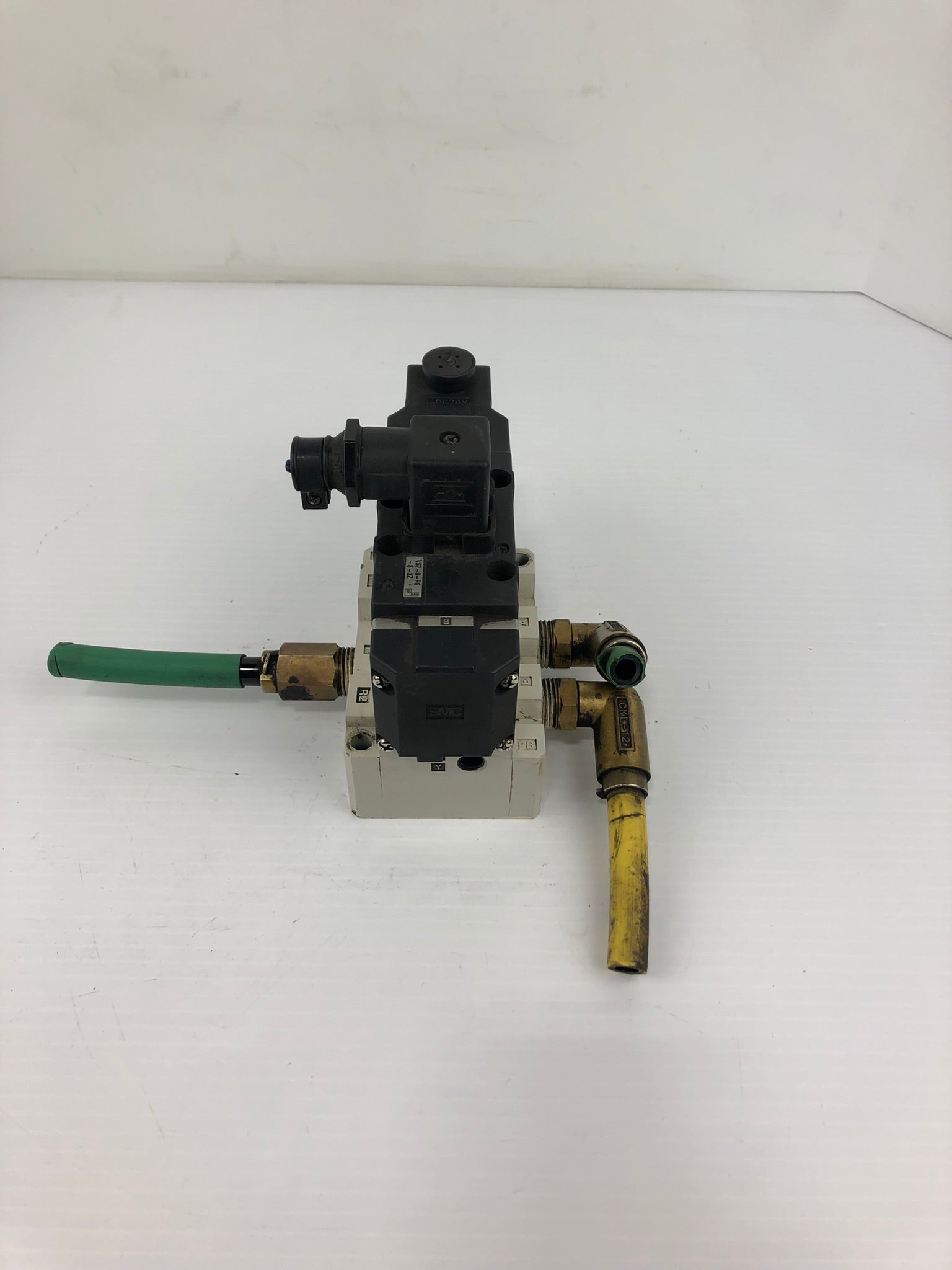 SMC VS7-8-FG-S-3Z Valve with Block