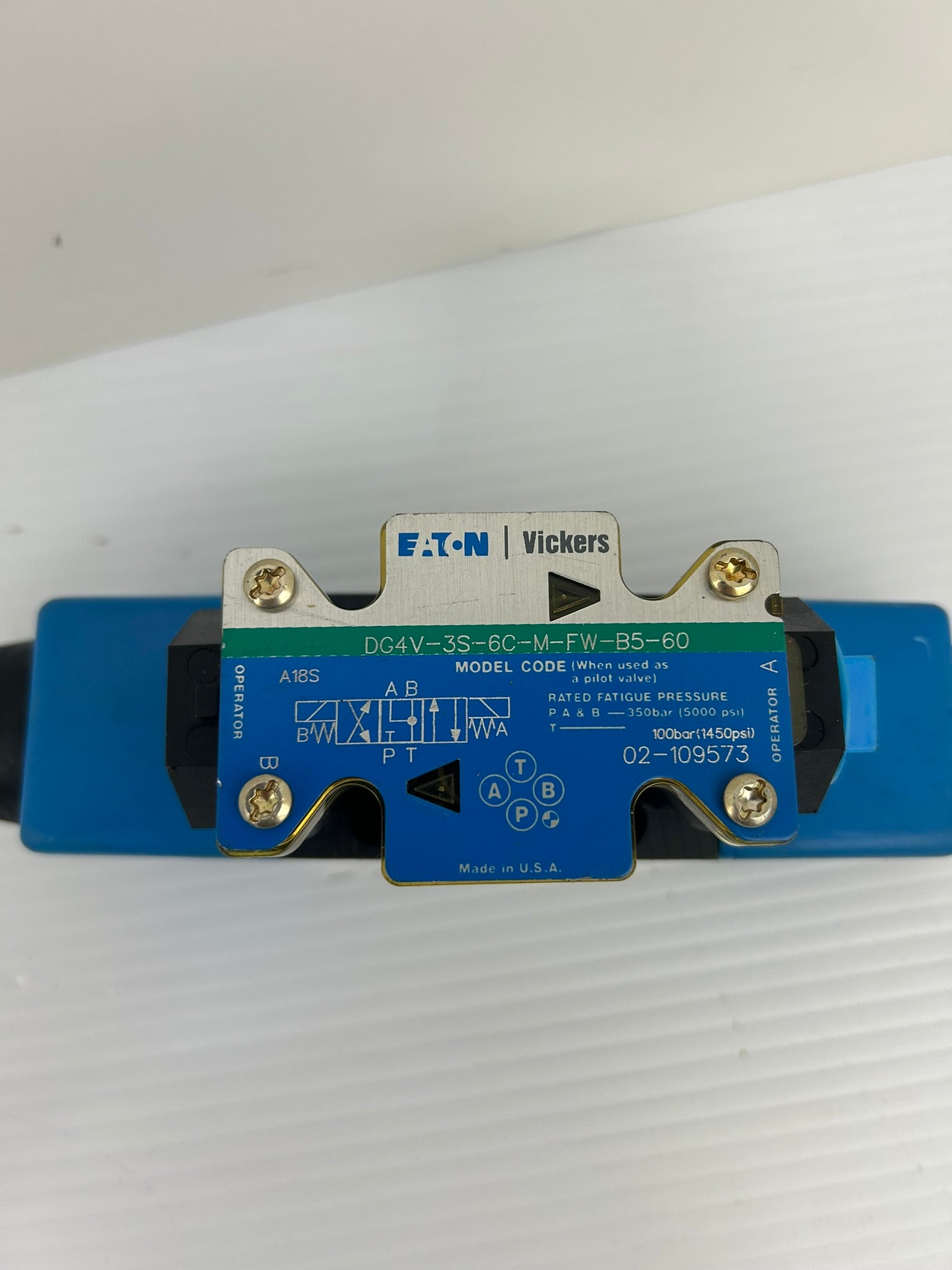 Eaton Vickers DG4V-3S-6C-M-FW-B5-60 Hydraulic Selector Valve