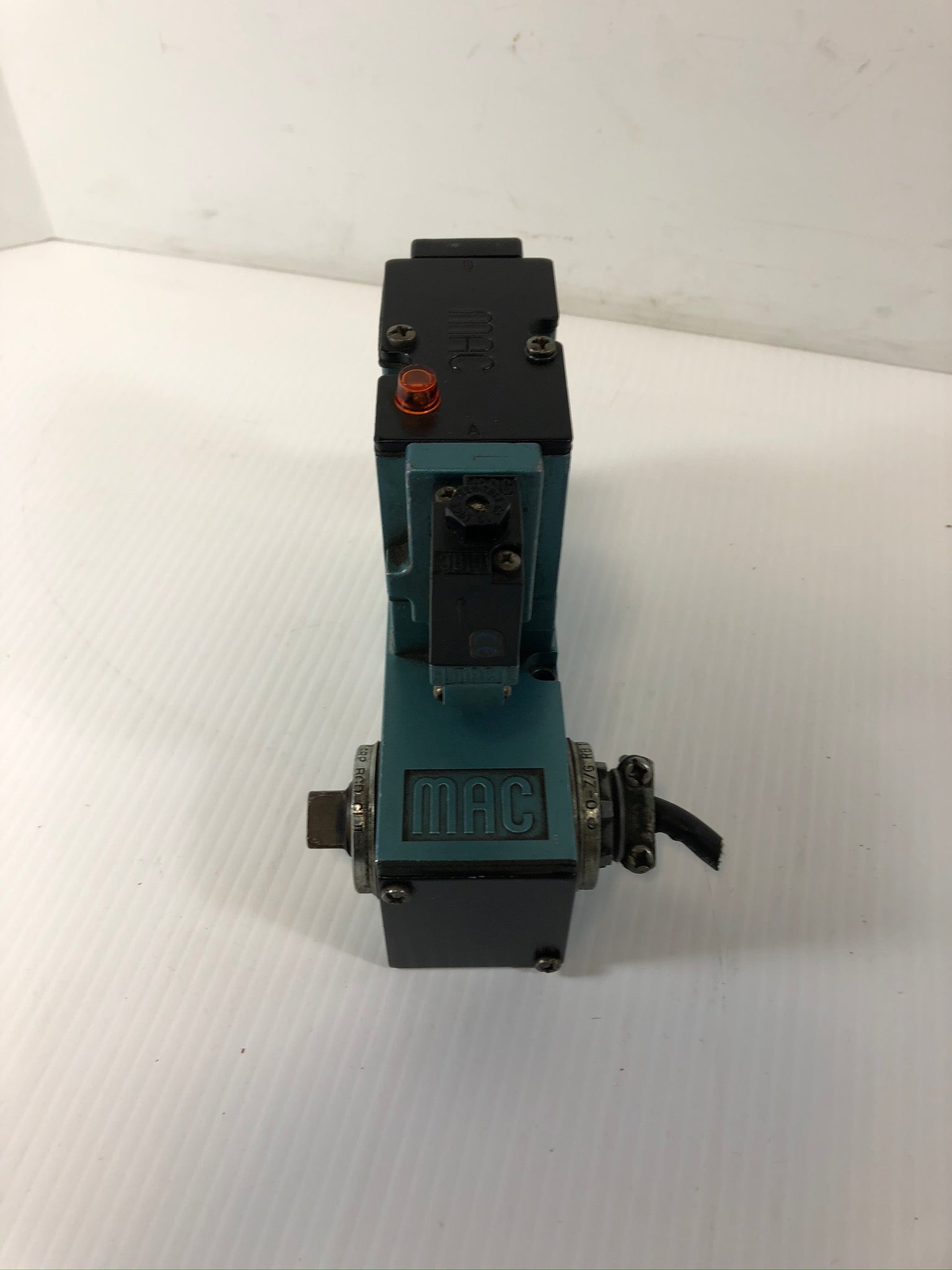 MAC 82A-AC-BKA-TM-DAAP-4DA and TM-DAAJ-4DA with Valve Manifold FC82A-AA