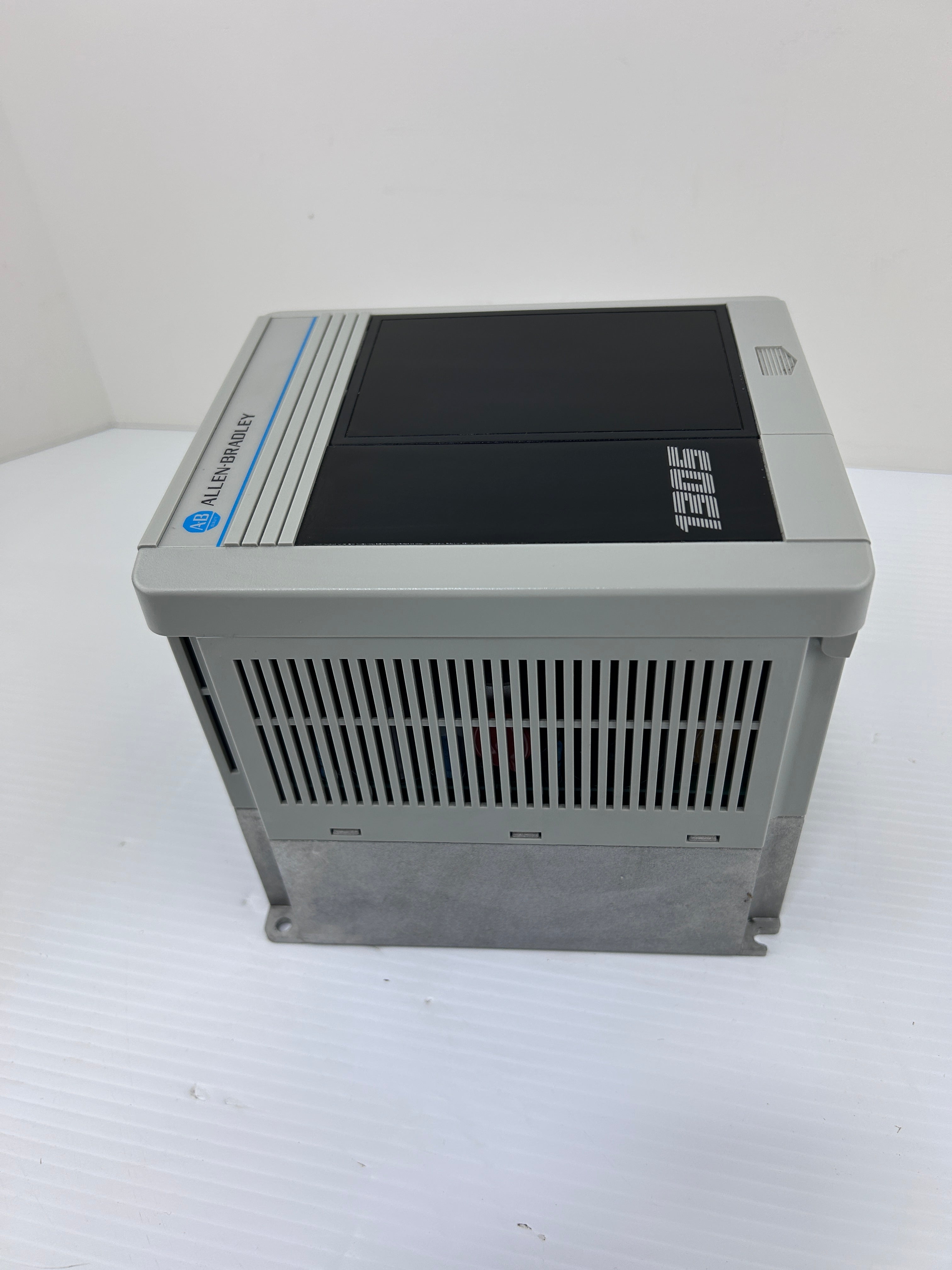 Allen-Bradley 1305-BA03A Adjustable Frequency AC Drive Bulletin 1305 1HP