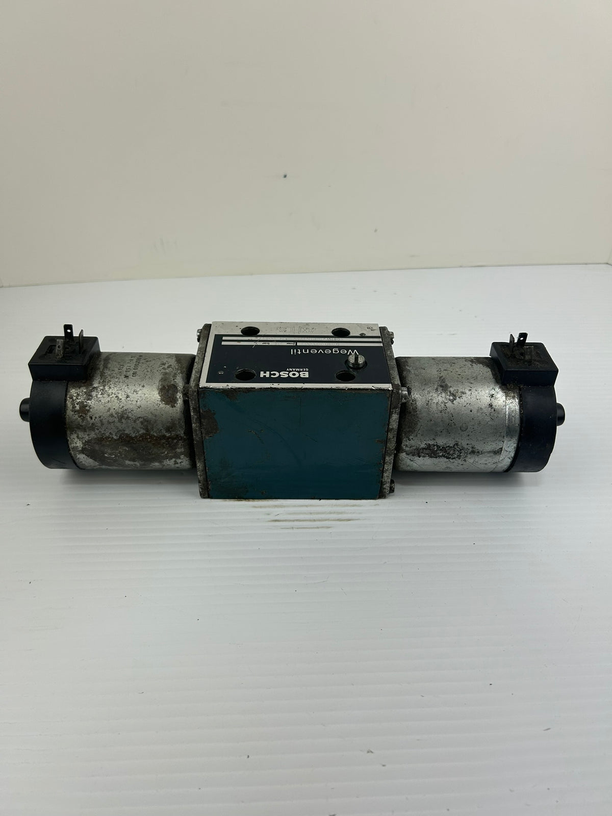 Bosch 0810001000 V93 Directional Valve