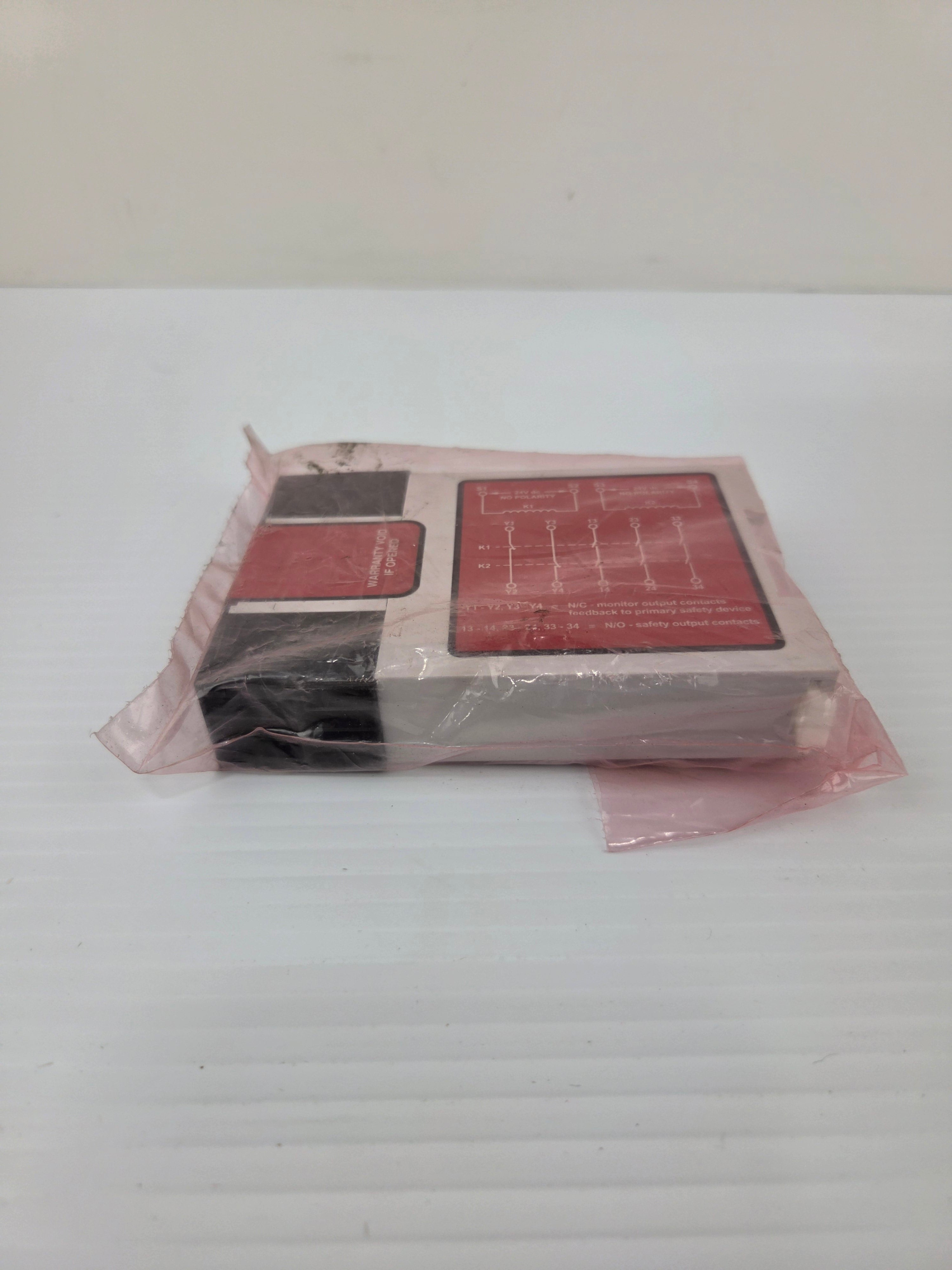 Banner IM-T-9A Interface Module Safety Relay 24VDC 3NO DIN Rail