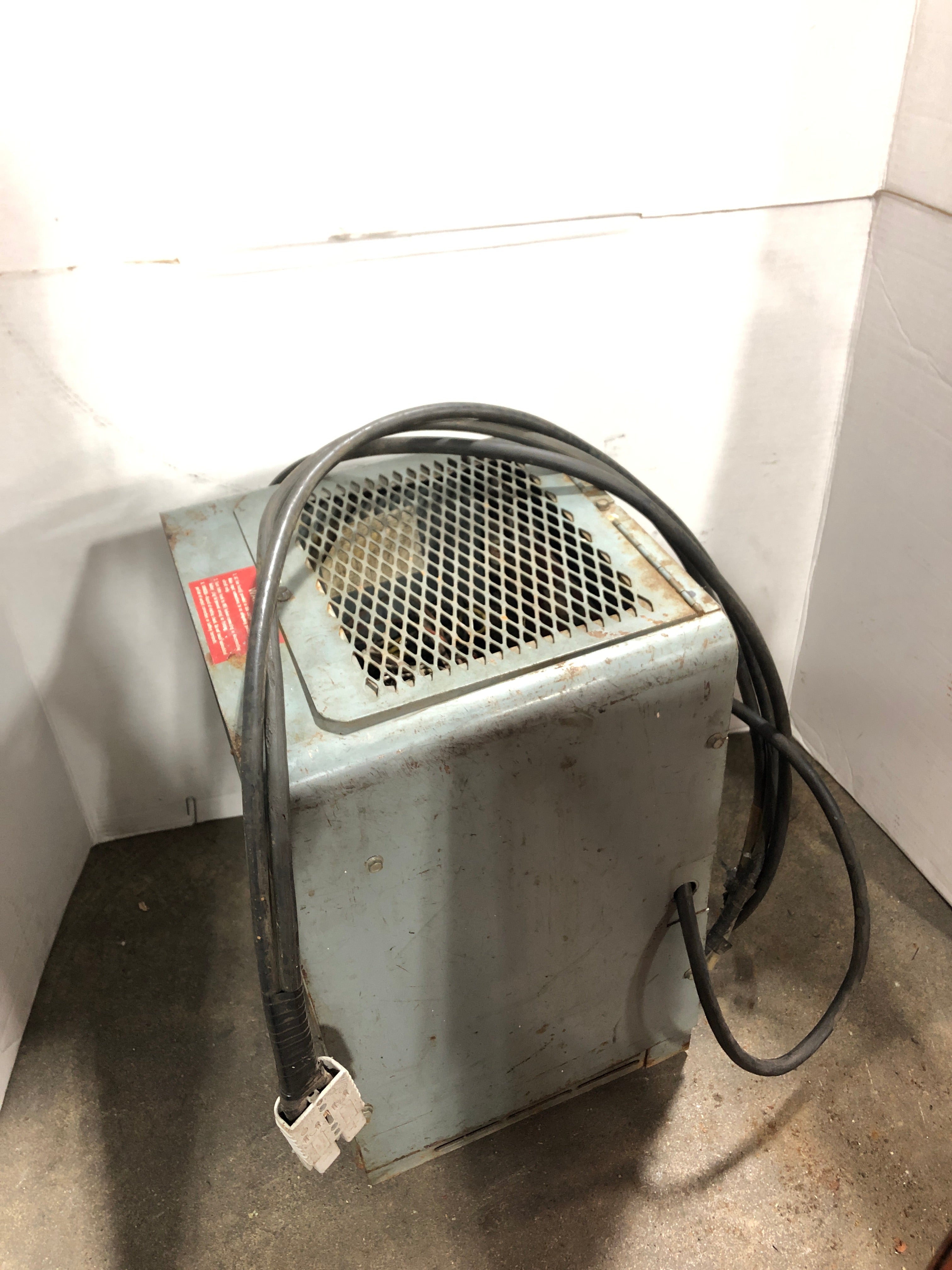 Hobart 1R6-450 Battery Charger Battery Type: LA 1PH 115/208/230V 20/11/10A 60Hz