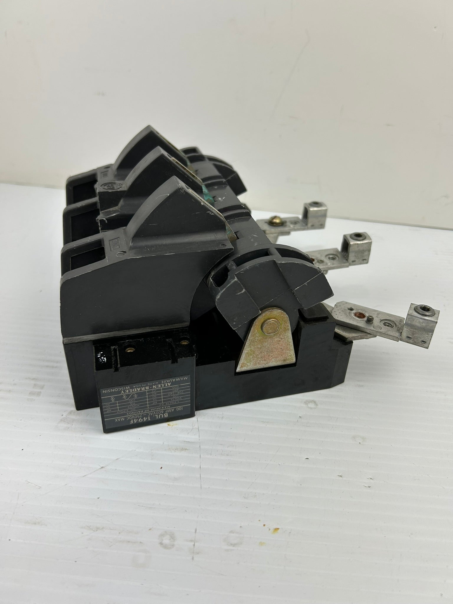 Allen-Bradley Bulletin 1494F Disconnection Switch 100A 600VAC 250VDC 3PH 3P