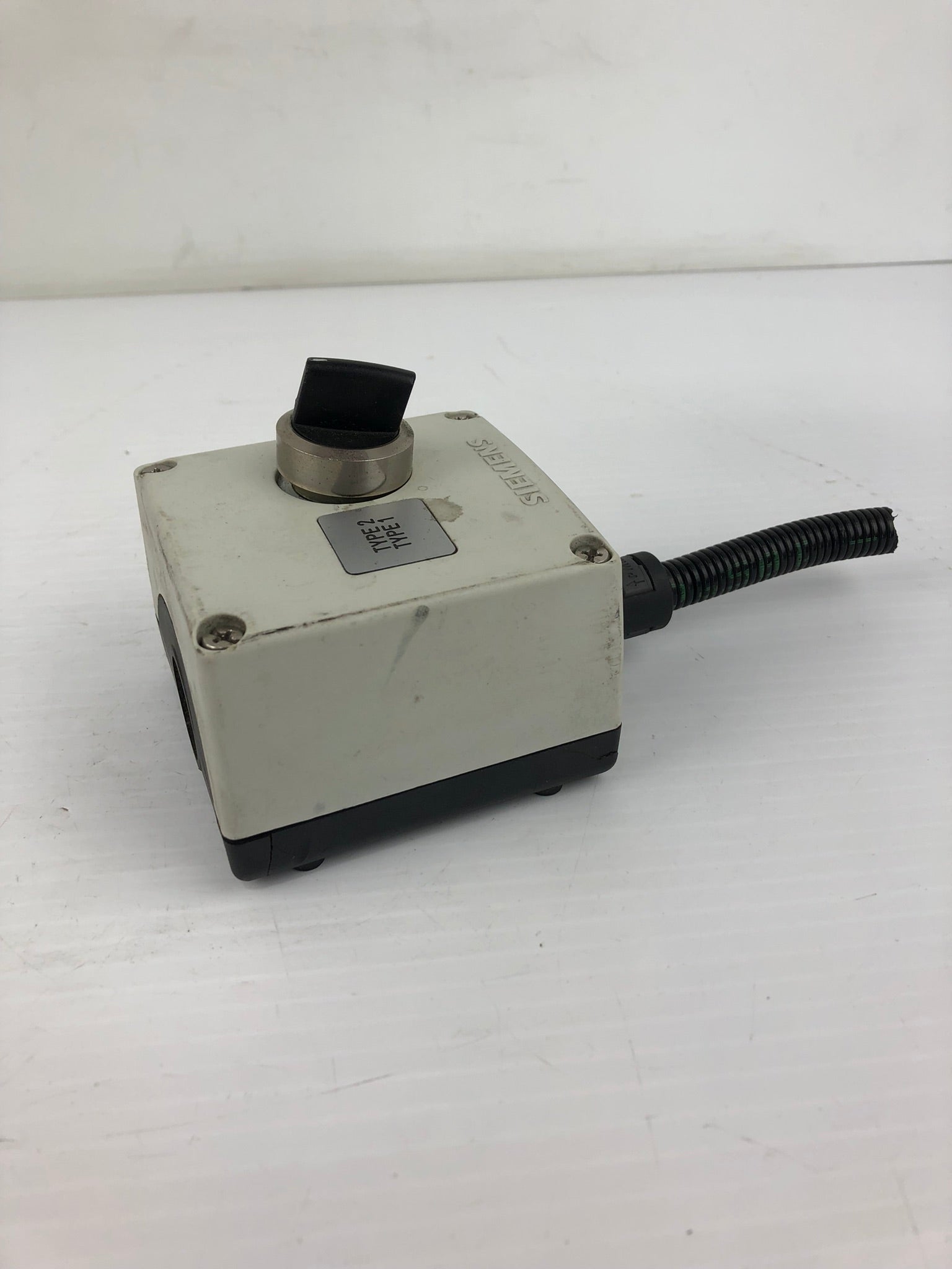Siemens 2-Position Knob with Plastic Enclosure Box "Type 1" "Type 2"