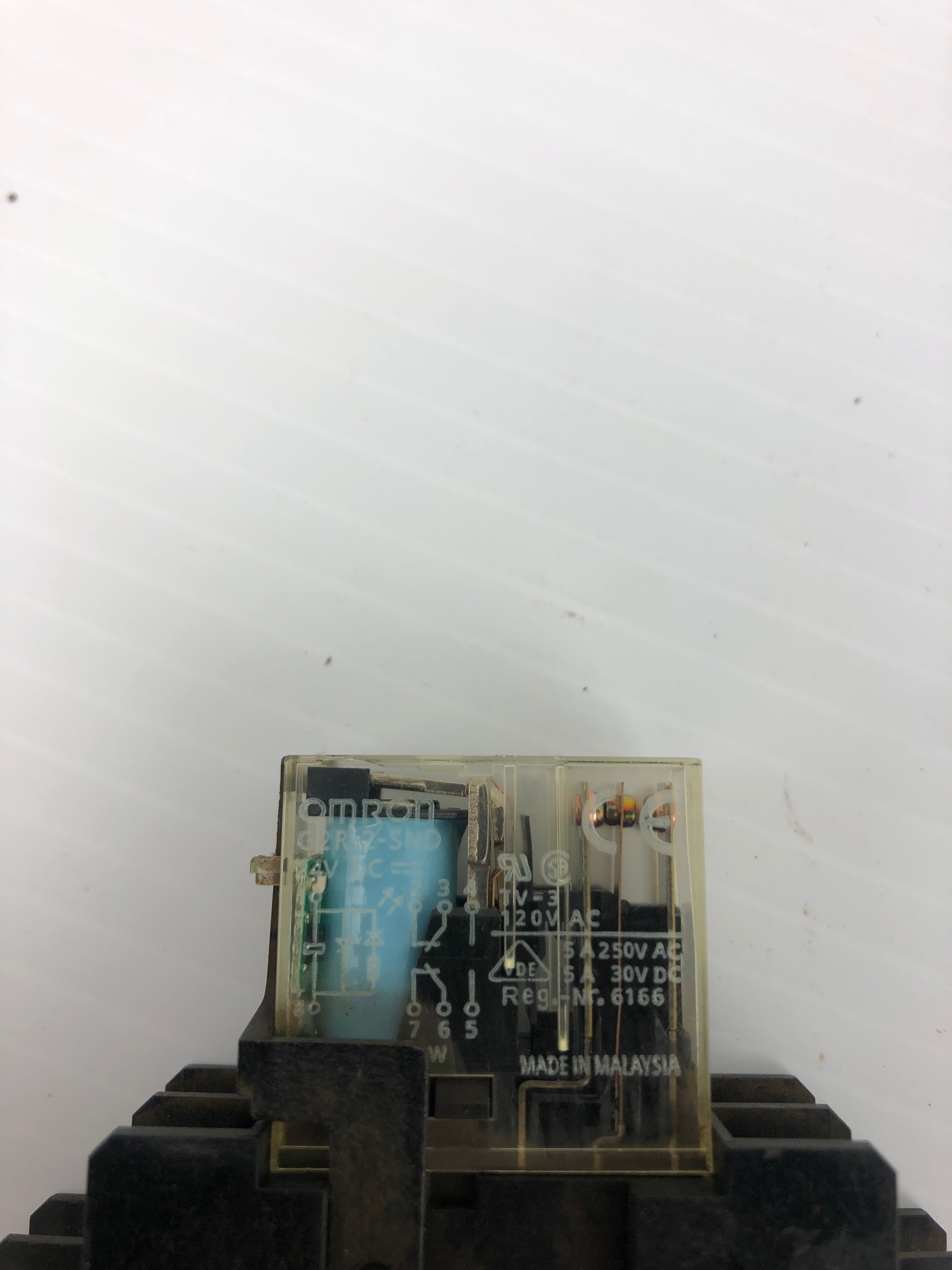OMRON G2R-2-SND Relay 24 VDC with Base 20Z5C 5A 250V