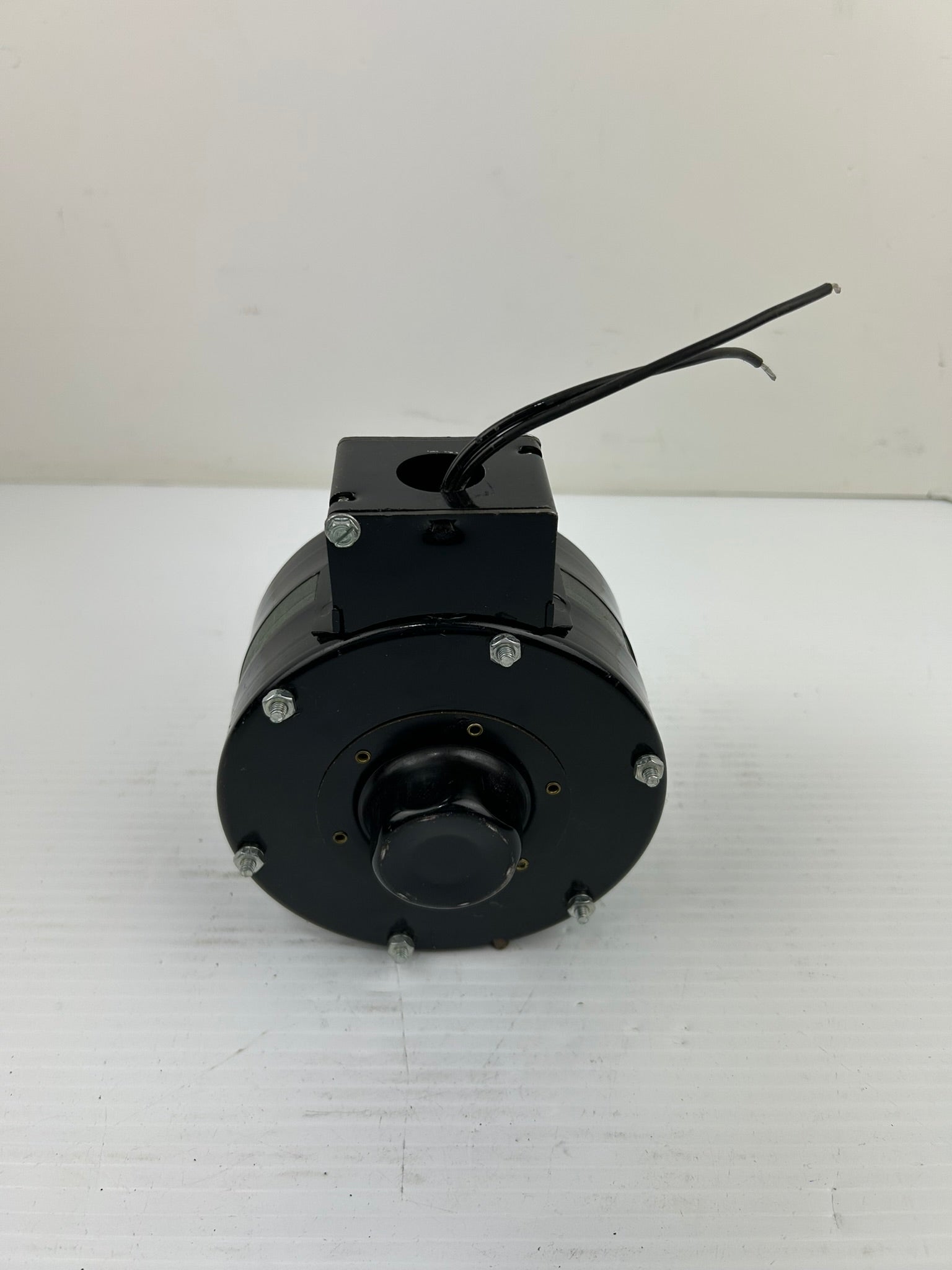 Trane DA3D154B" Motor 115V 60Hz .74A 1050 RPM Class B 1/25 HP X70310102-01
