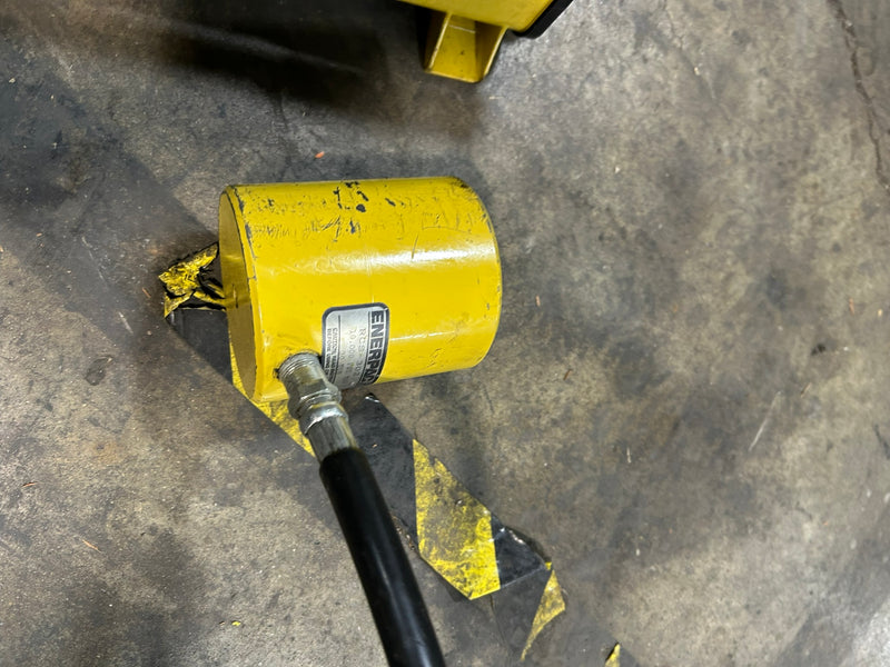 Enerpac RCS-302 Hydraulic Cylinder with Enerpac P-391 Hydraulic Hand Pump