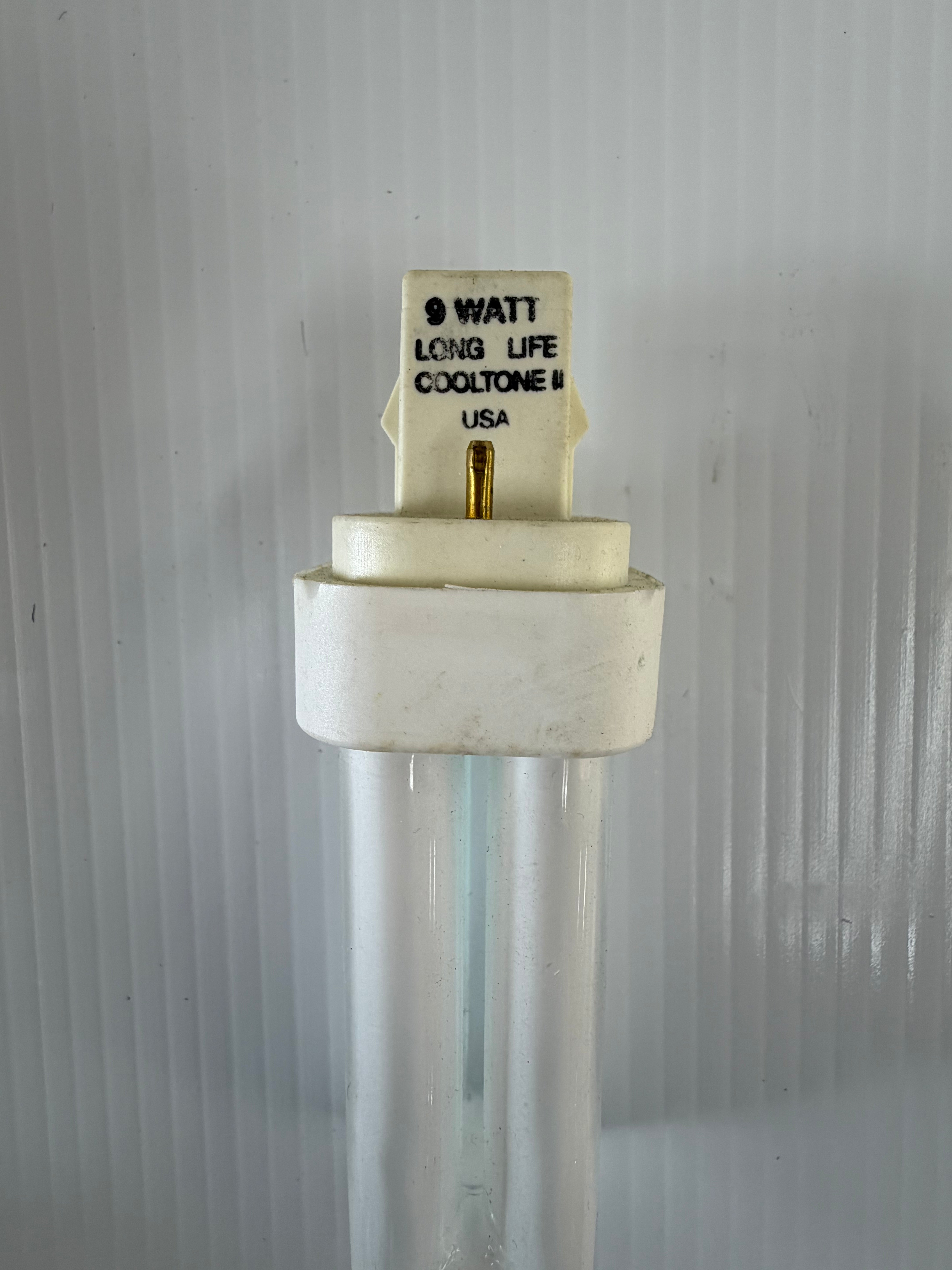 Lot of 4 9 Watt Cooltone Long Life Bulbs