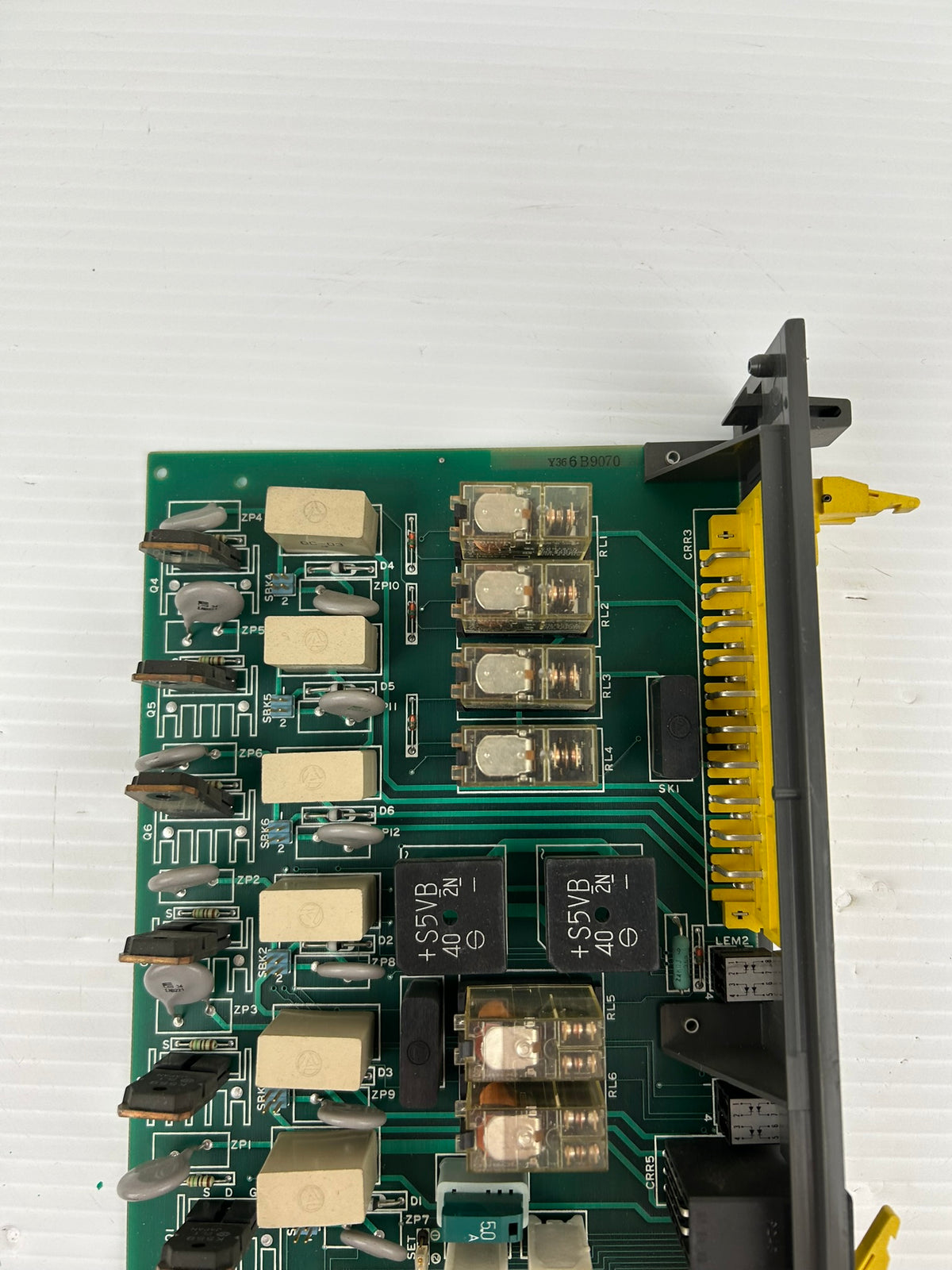 Fanuc A16B-1212-0540/04B CNC Control Circuit Board Relay Assembly