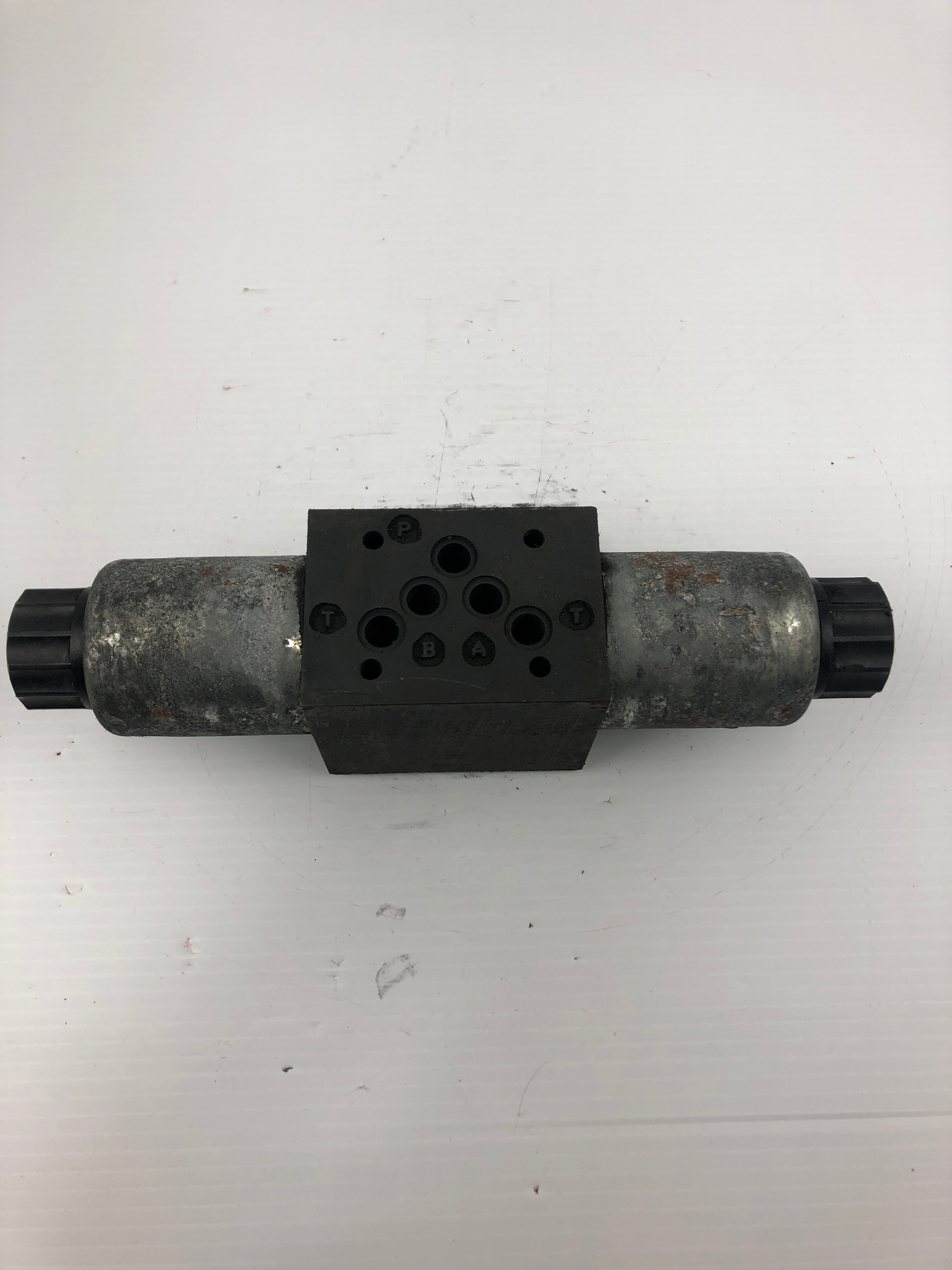 Parker D3W4CVJW Control Valve 1500/5000PSI 24VDC 1.5A