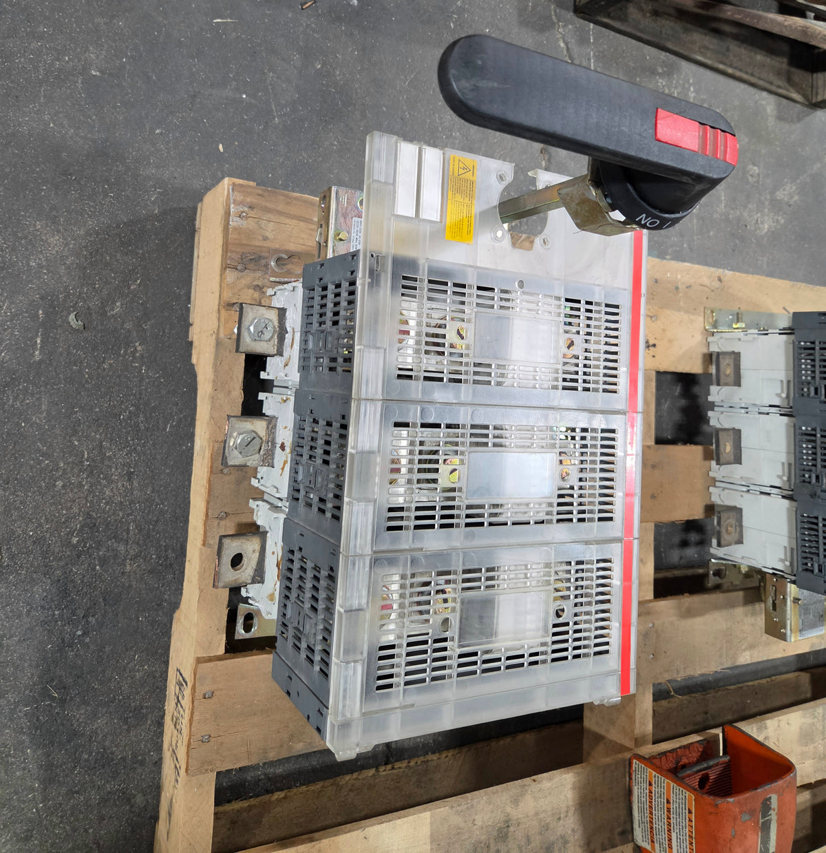 ABB OES800L3 Fusible Disconnect Switch 3 Pole 600VAC 800A w/ Fuses On/Off Switch