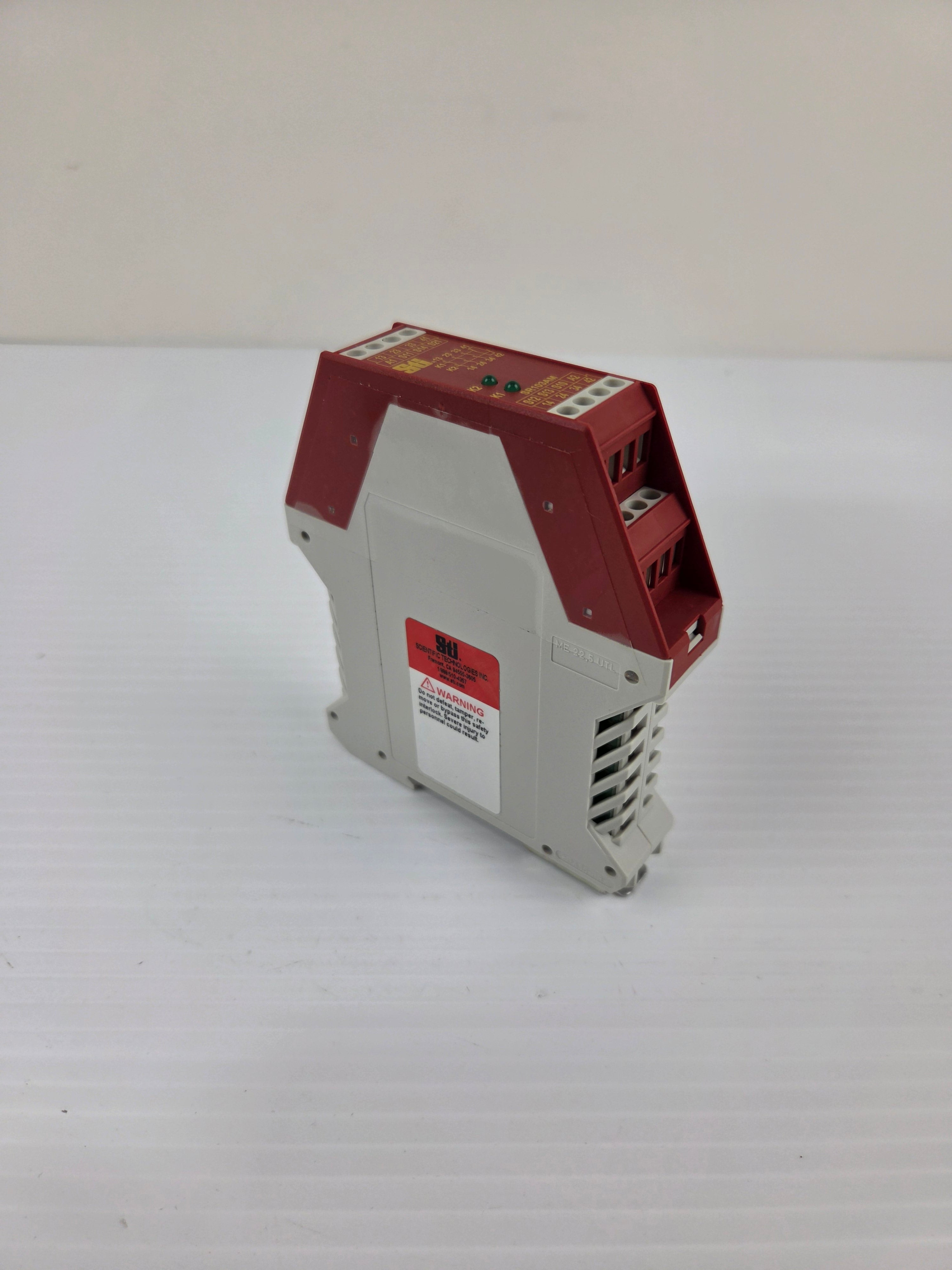 STI SR103AM02 Safety Monitoring Relay 115VAC DIN Rail 3NO 1NC Guard SR103AM