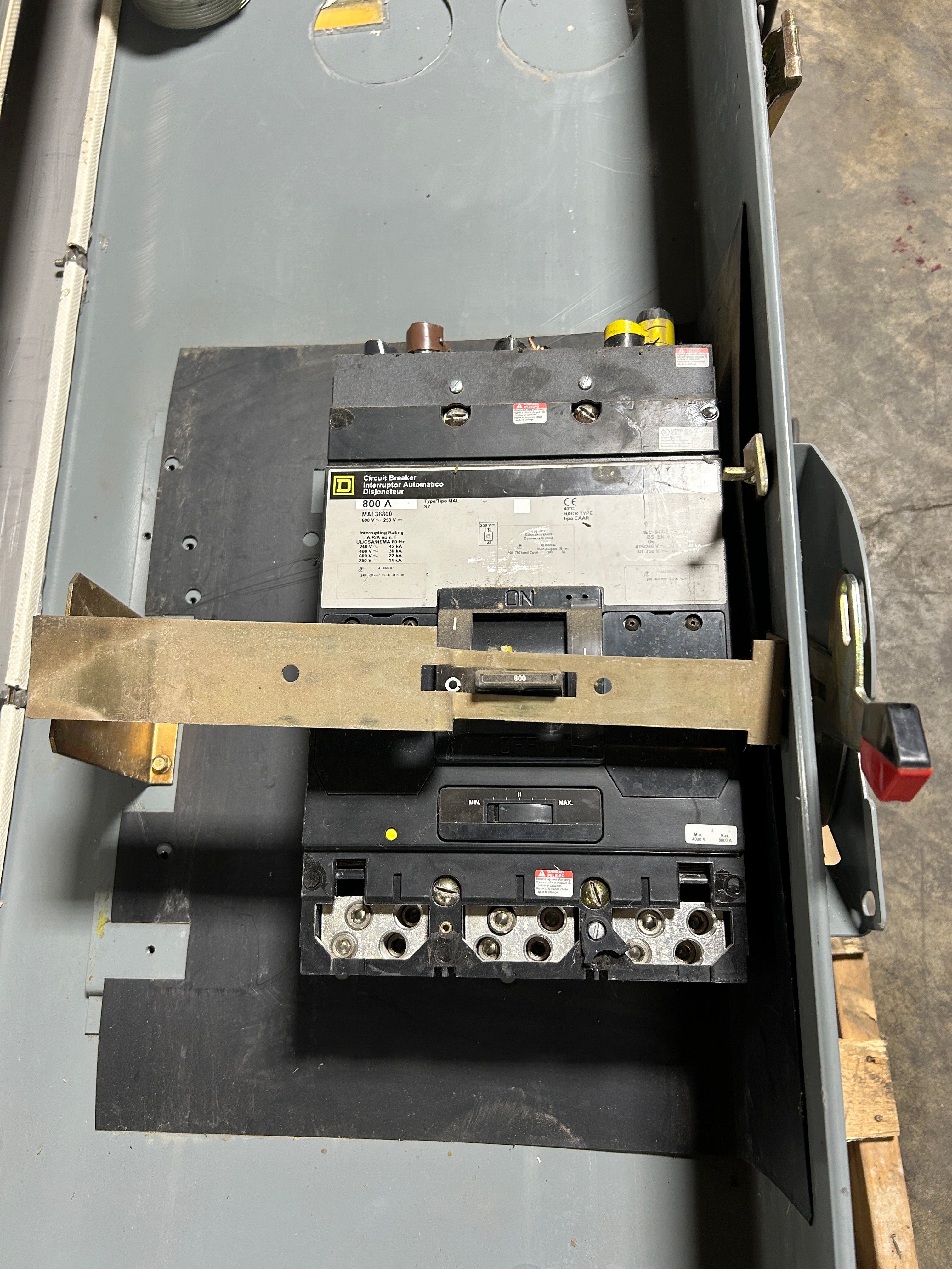 Square D MA1000AWK Circuit Breaker Enclosure 1000A Series E05 MAL36800 800A