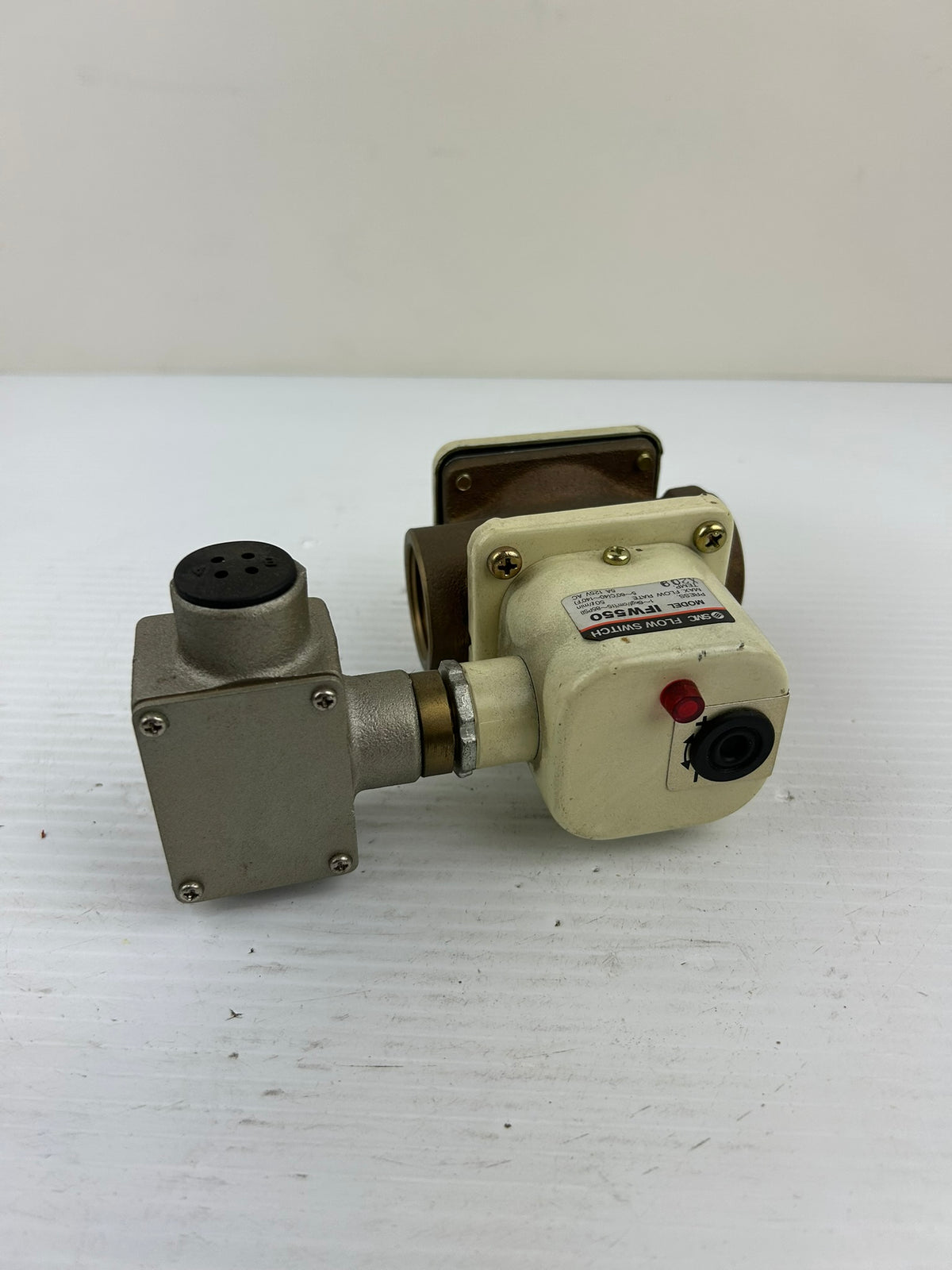 SMC IFW550 Industrial Flow Switch 50 L/min 5A 125V AC X209