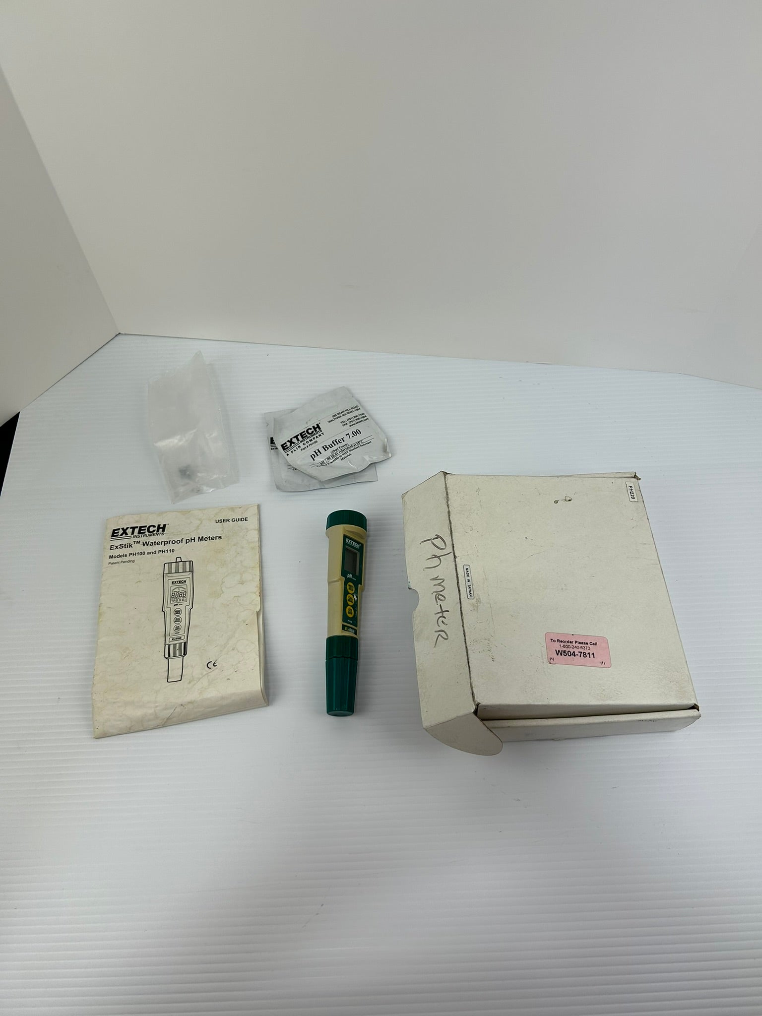 Extech Instruments PH100 ExStik Waterproof pH Meter