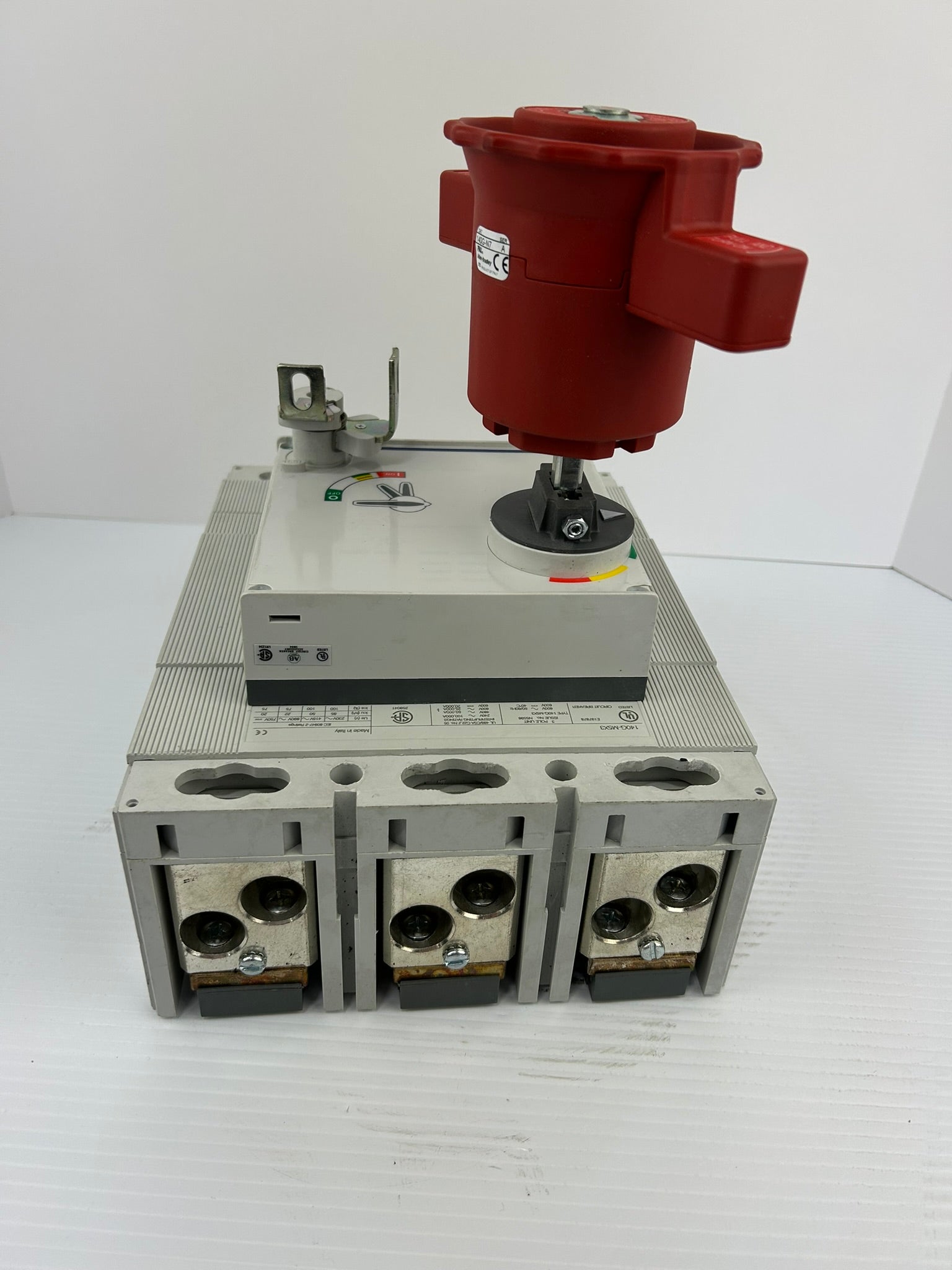 Allen Bradley 140G-M5F3-D80 Circuit Breaker with 140G-N7 /A On Off Switch