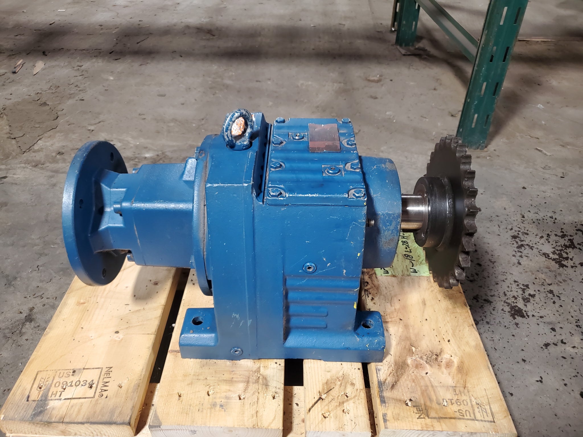 SEW Eurodrive R87AM213/215 Helical Gear Reducer Gearbox 27.84:1 63 RPM R87