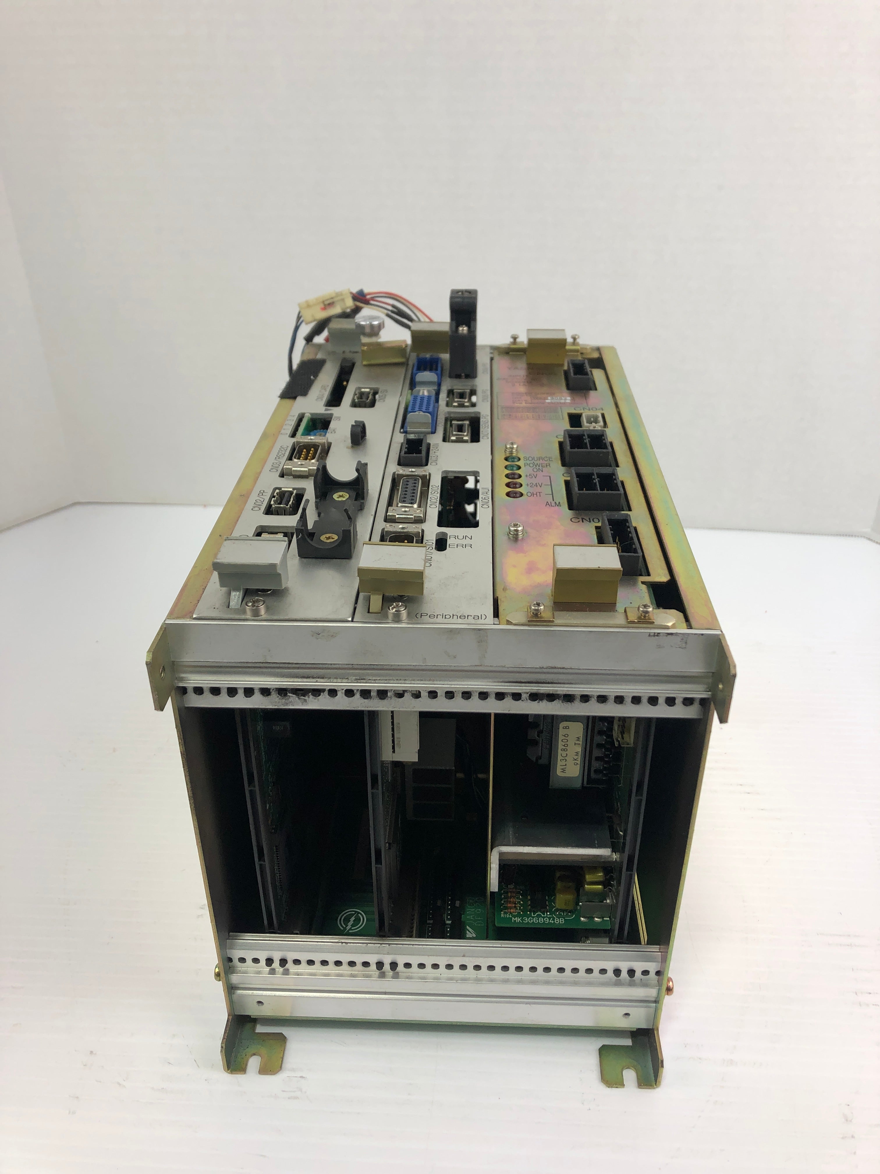 Yaskawa Electric JZNC-XRK01B-1 Robot Controller 200-230V 2.1A 50/60Hz