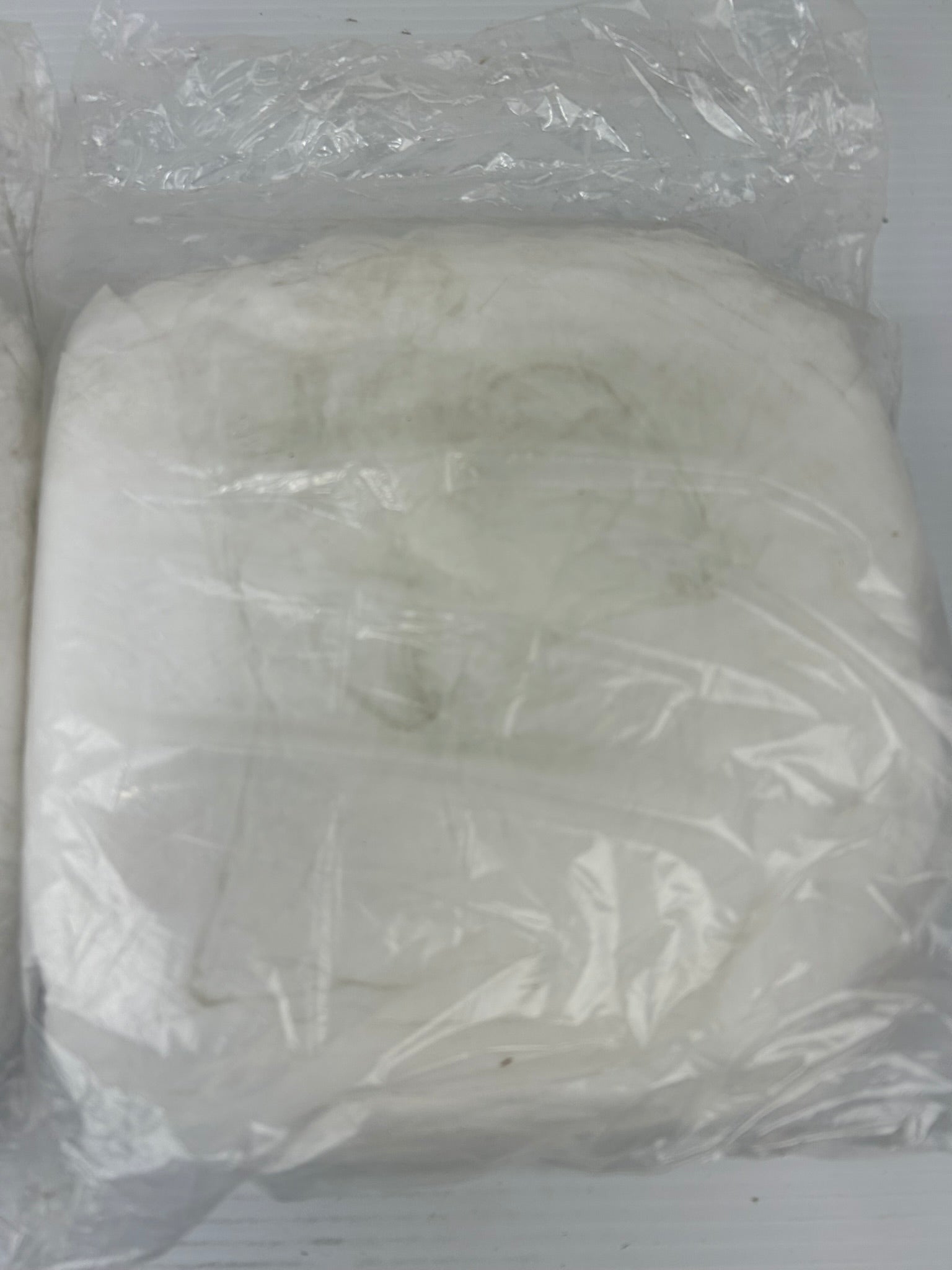 Radnor 64055408 21" White Polypropylene Bouffants - Lot of 200