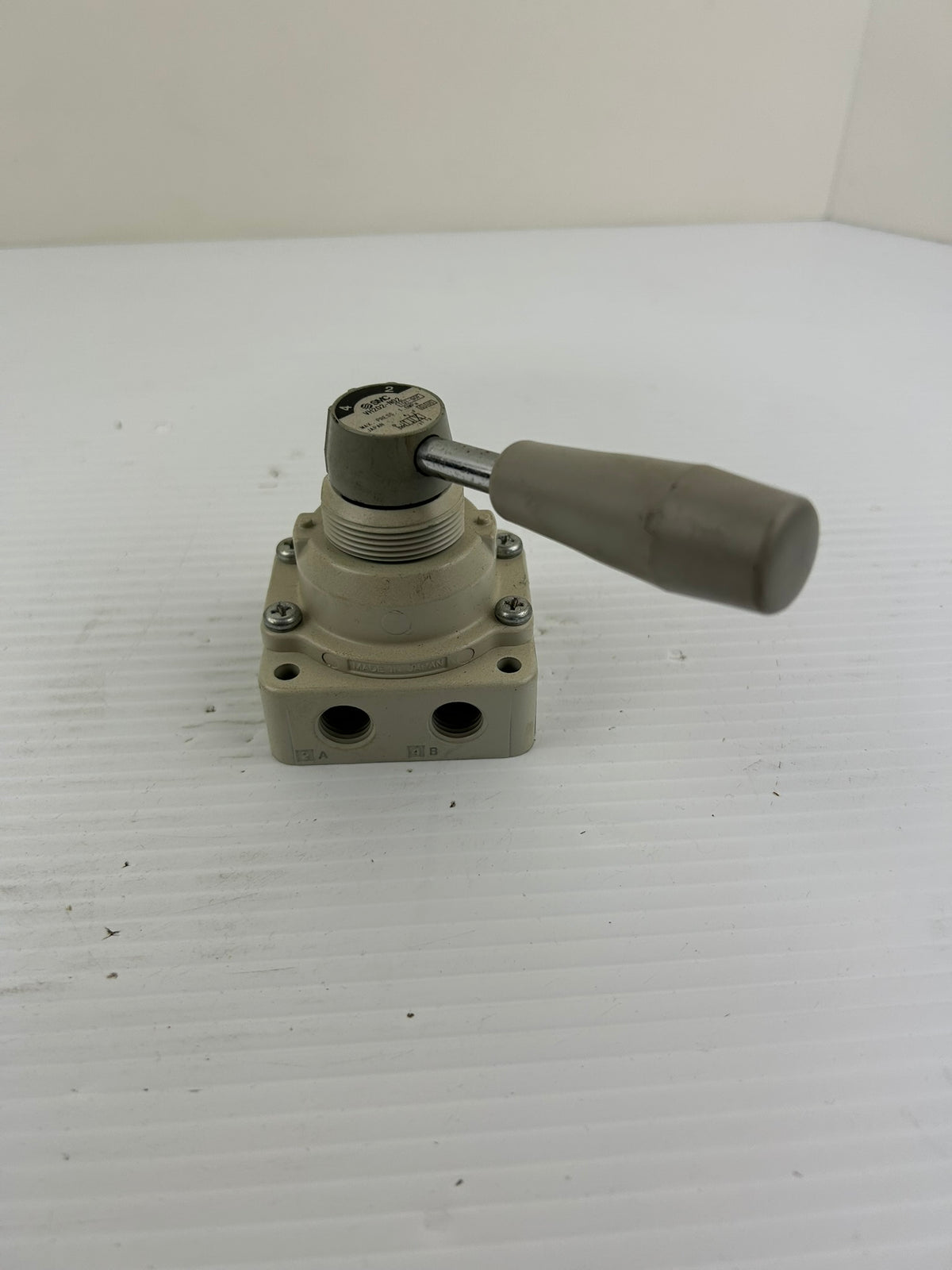 SMC VH202-N02 Manual Pneumatic Rotary Valve Hand Lever 4 Port