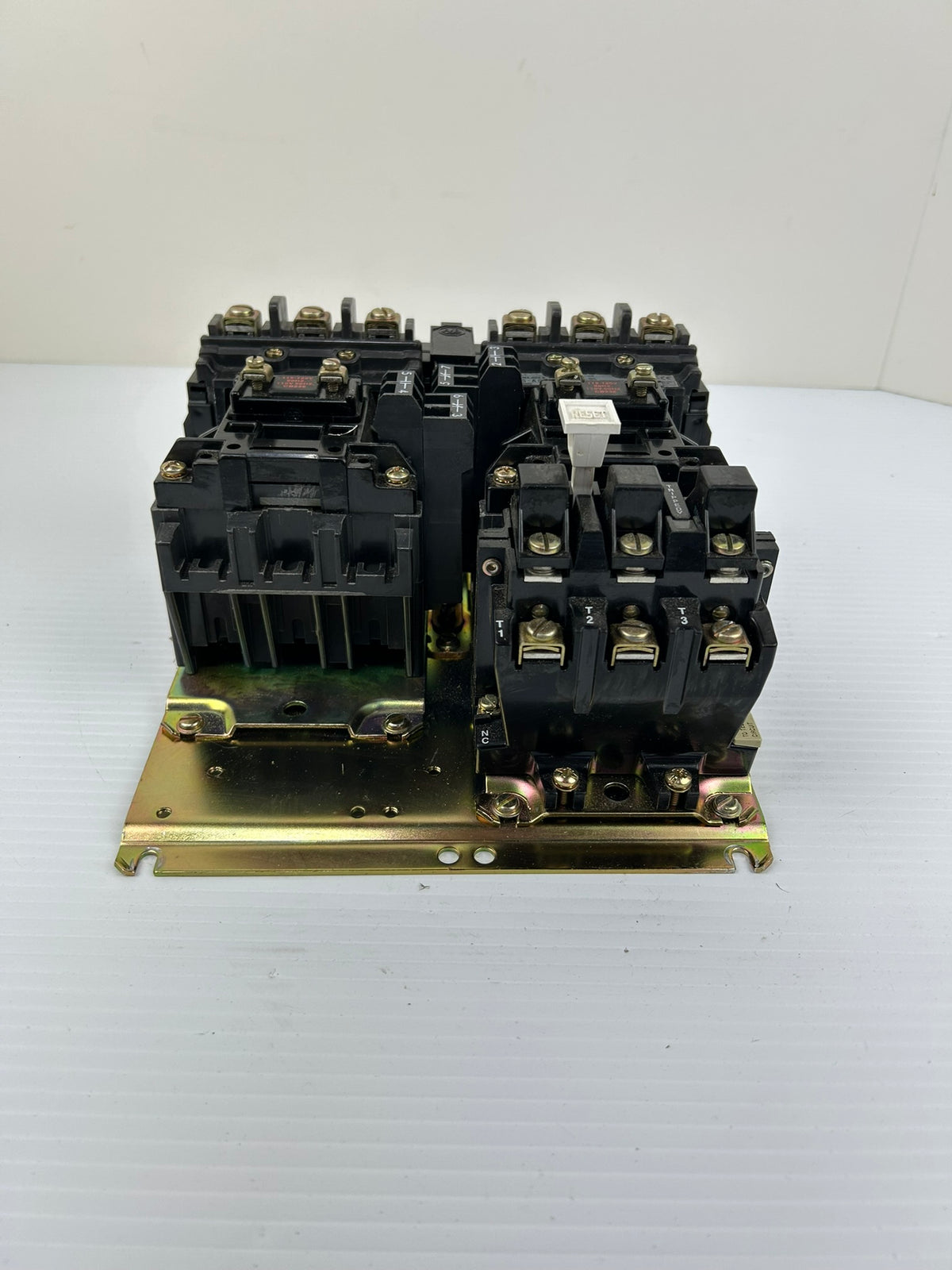 Allen-Bradley 505-A0 Series C NEMA Size 0 Reversing Motor Starter 42185-800-01