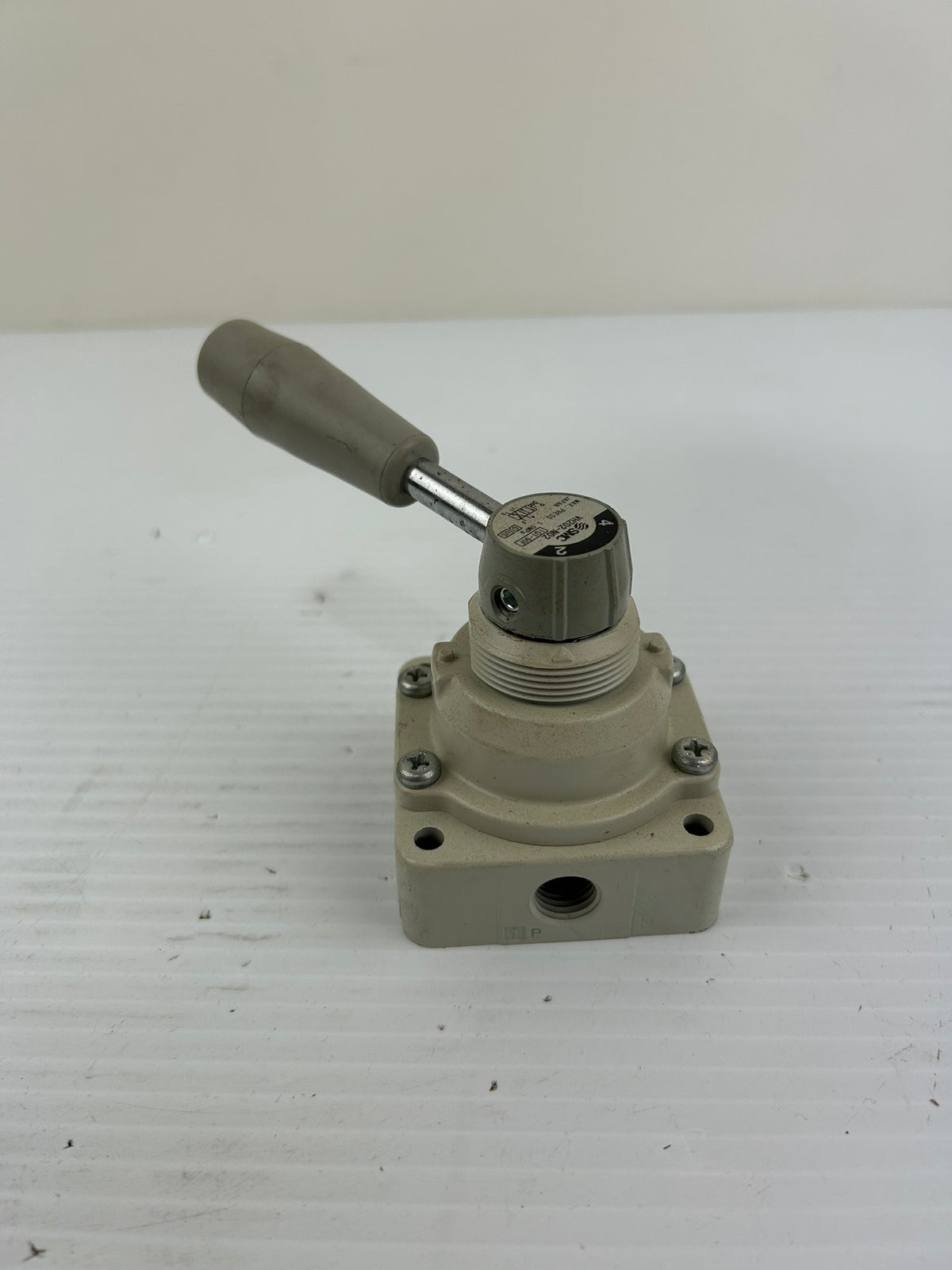 SMC VH202-N02 Manual Pneumatic Rotary Valve Hand Lever 4 Port