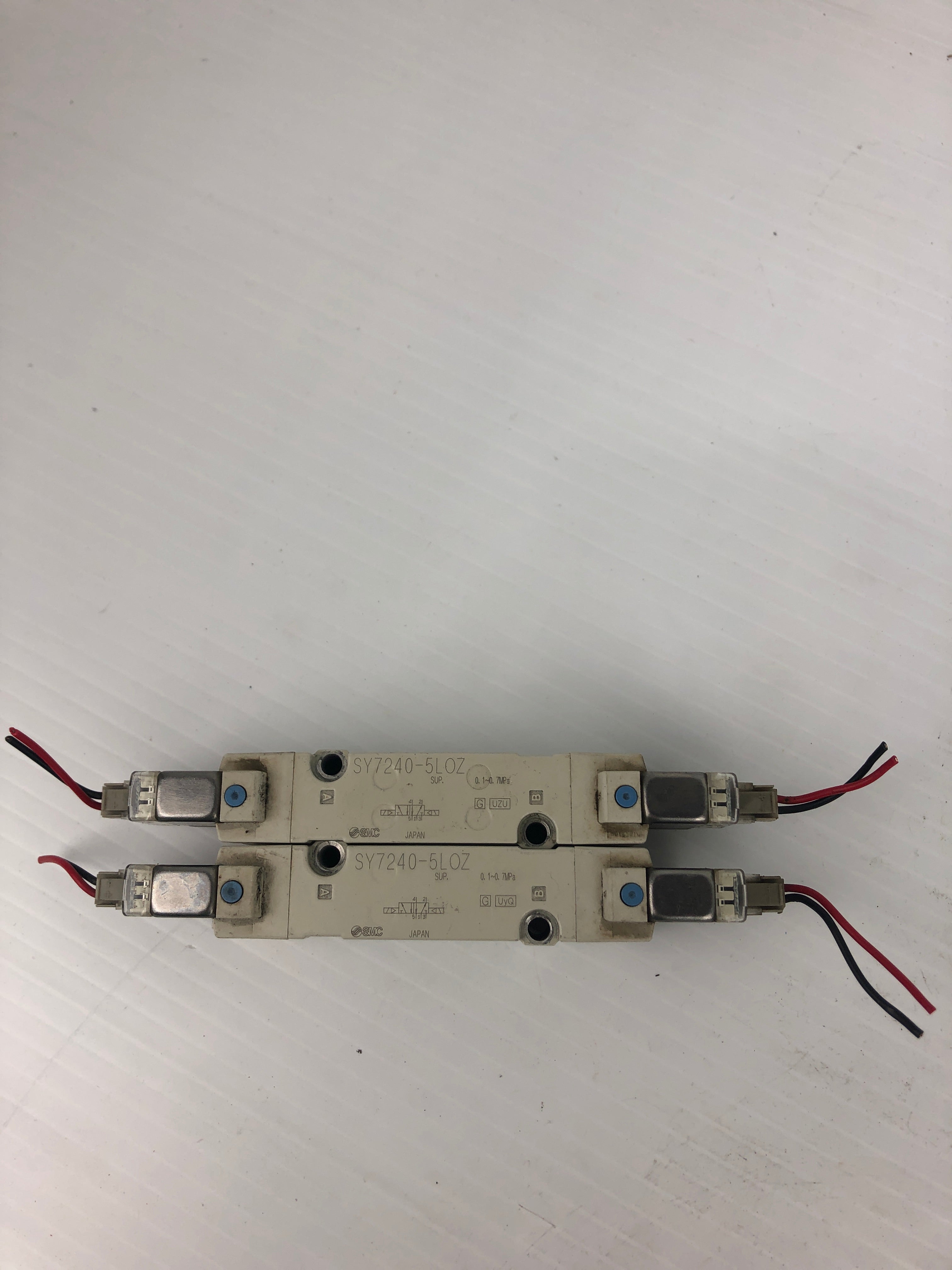 SMC SY7240-5L0Z Solenoid Valve 0.1~0.7MPa - Lot of 2