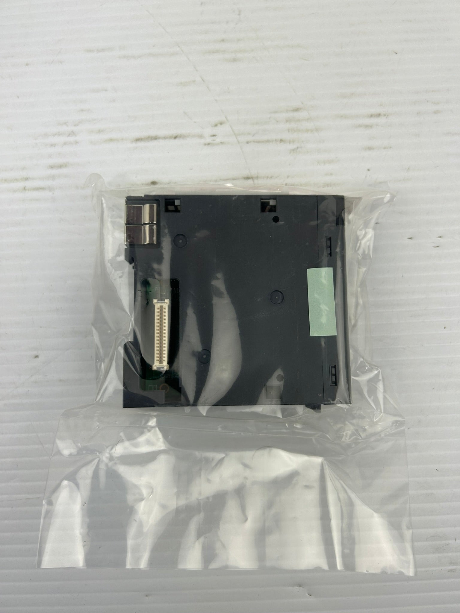 Mitsubishi LY41NT1P Output Unit PLC Module 12/24VDC 0.1A 2A/Common Class 2 5VDC