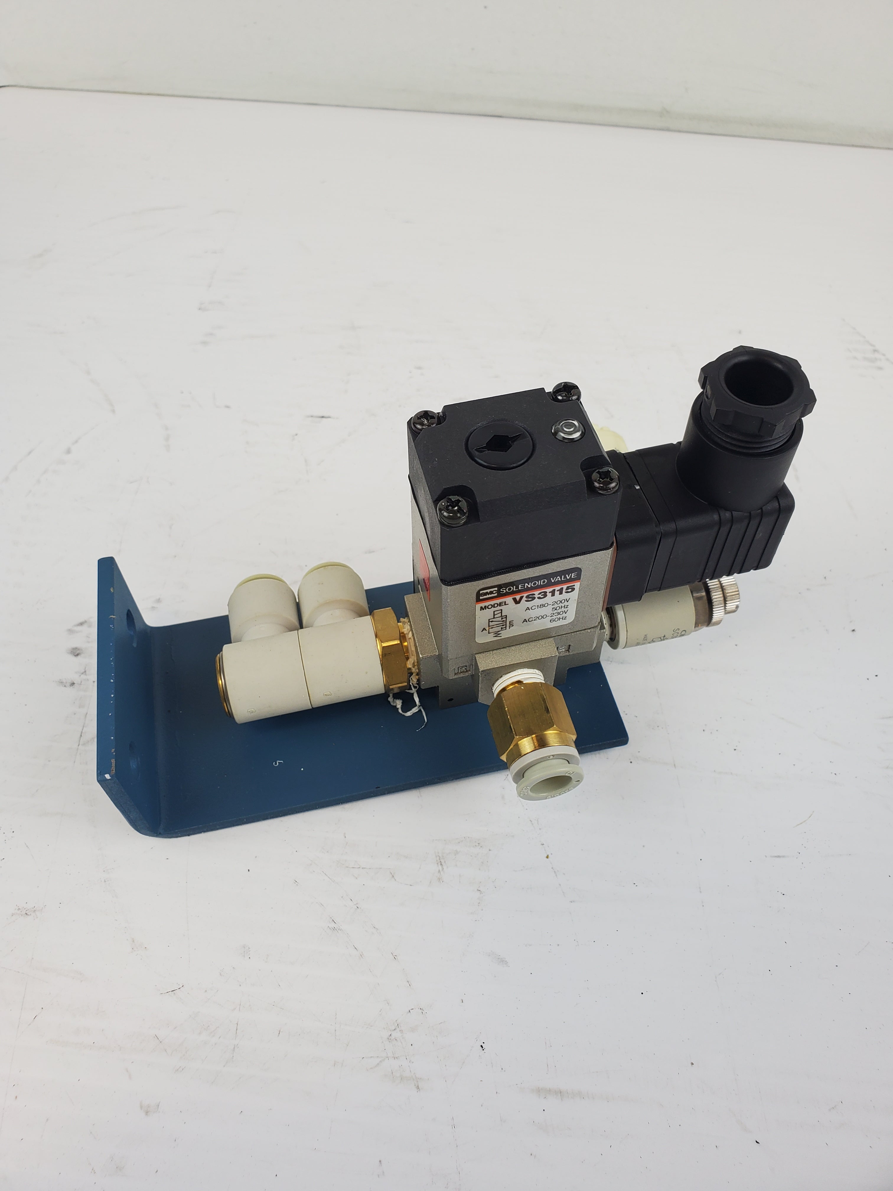 SMC VS3115 Solenoid Valve with SLW-8A 5F CKD Silencer Pneumatic