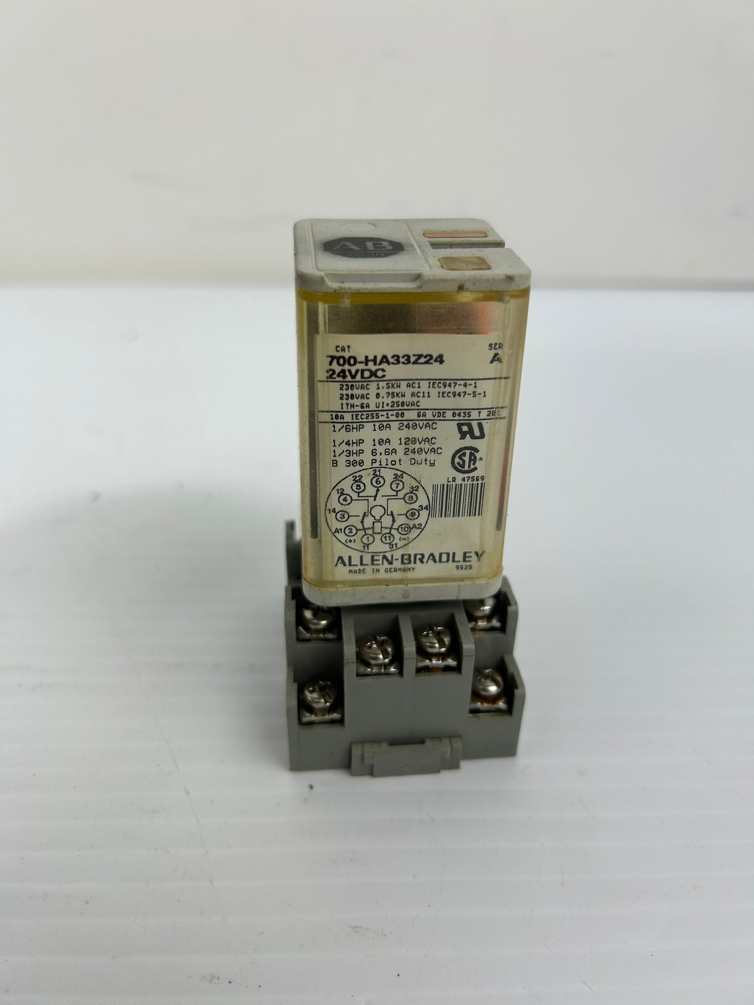 Allen Bradley 700-HA33Z24 Relay Series A with IDEC SR3P-05 Base - Lot of 5
