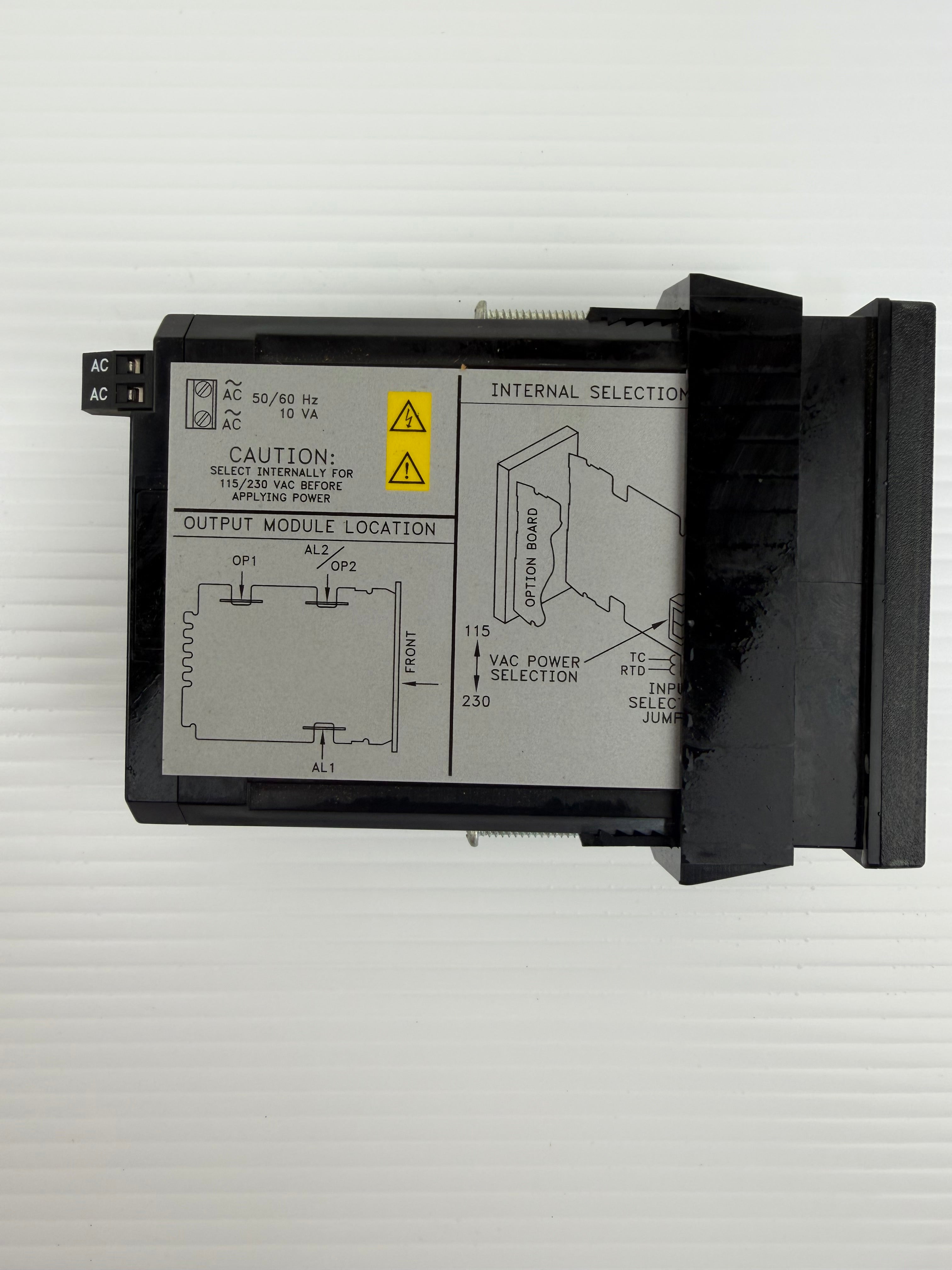 Red Lion Controls TCU00002 Temperature Controller US Seller New