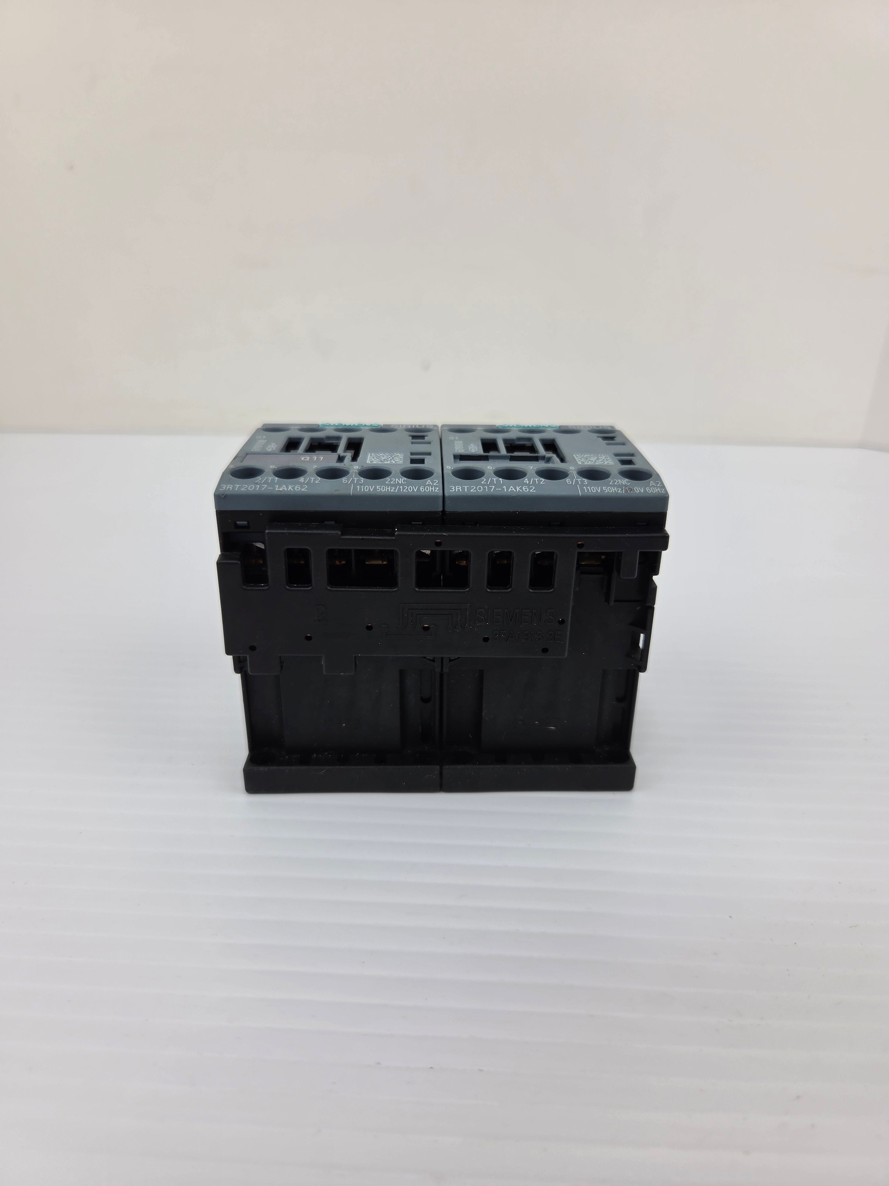 Siemens SIRIUS 3RA2317-8XB30-1AK6 Reversing Contactor 3RT2017-1AK62