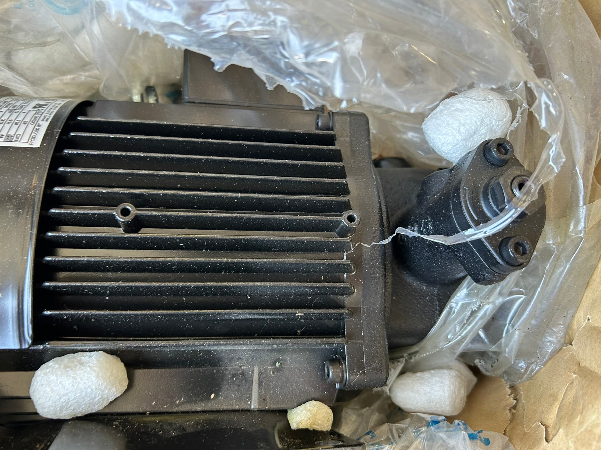 Nachi UVN-1A-0A4-1.5E-4G-12U AC Induction Motor 1.5kW 4P 1730 RPM 460VAC 3 Phase