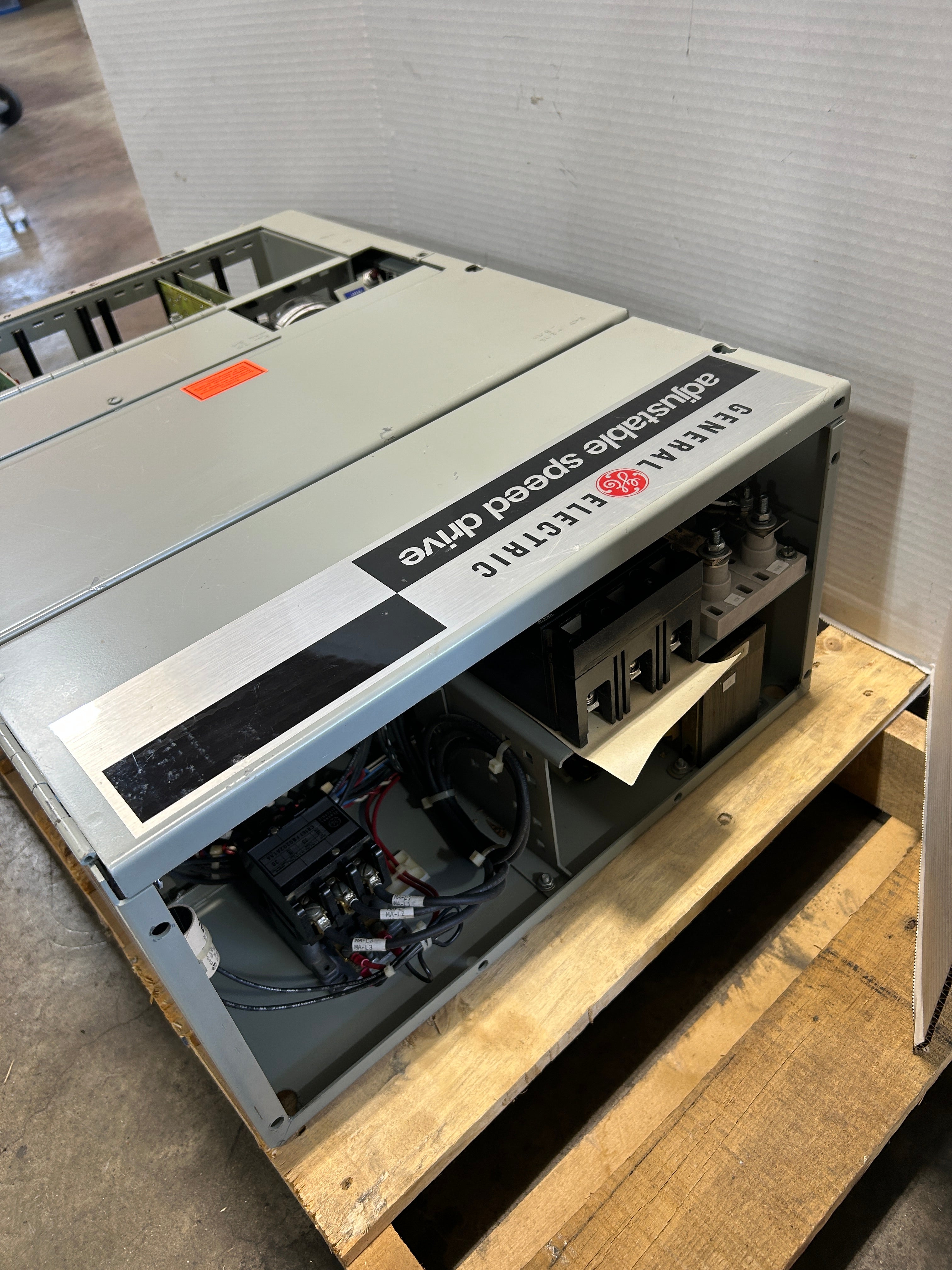 General Electric 7VJYX036CD0101 Adjustable Speed Drive 15HP 240/460V 55/31A 3PH