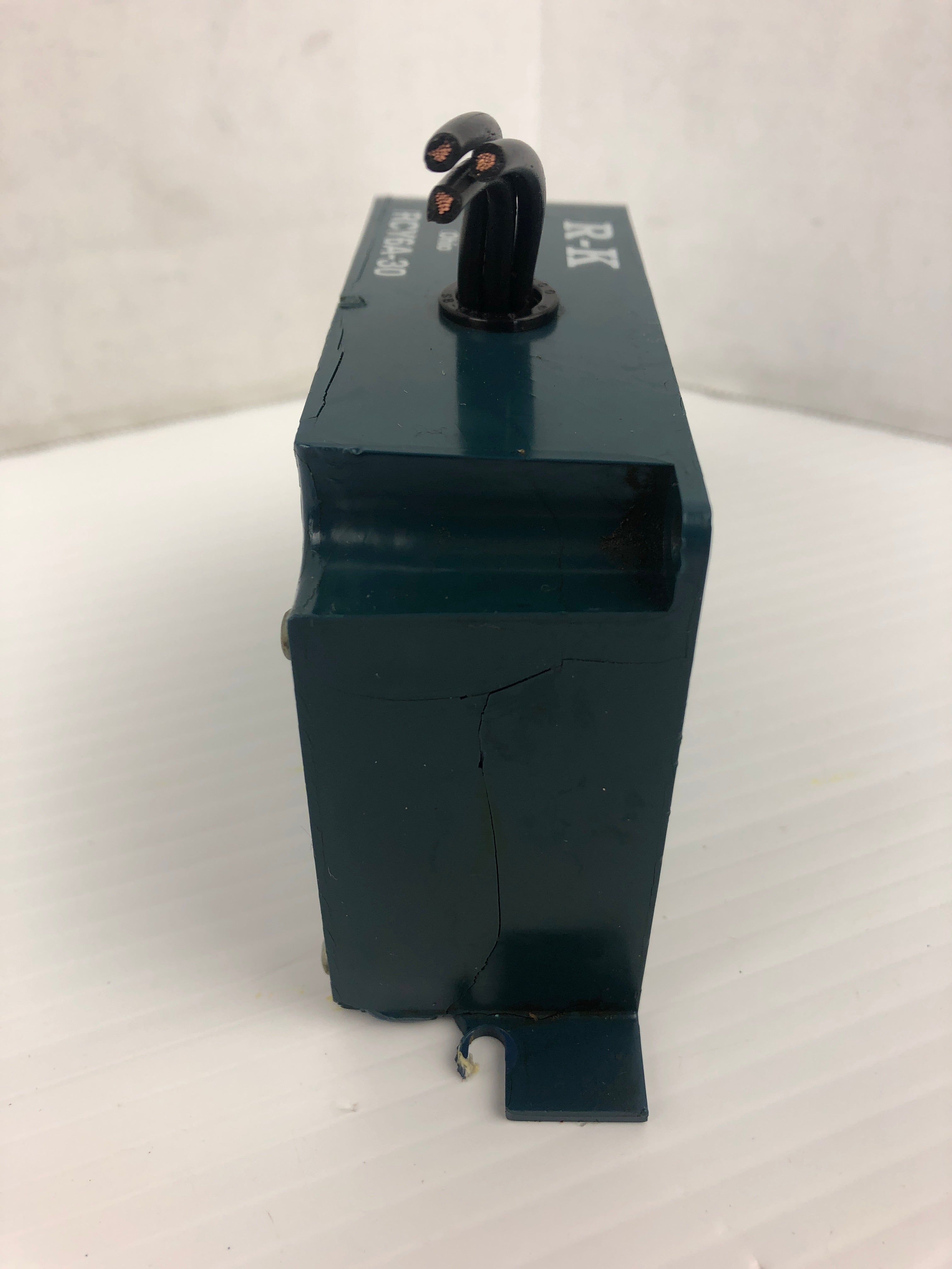 R-K Electronics RCY6A-30 R-C Network Suppressor 600VAC 220Ω 7 Watt