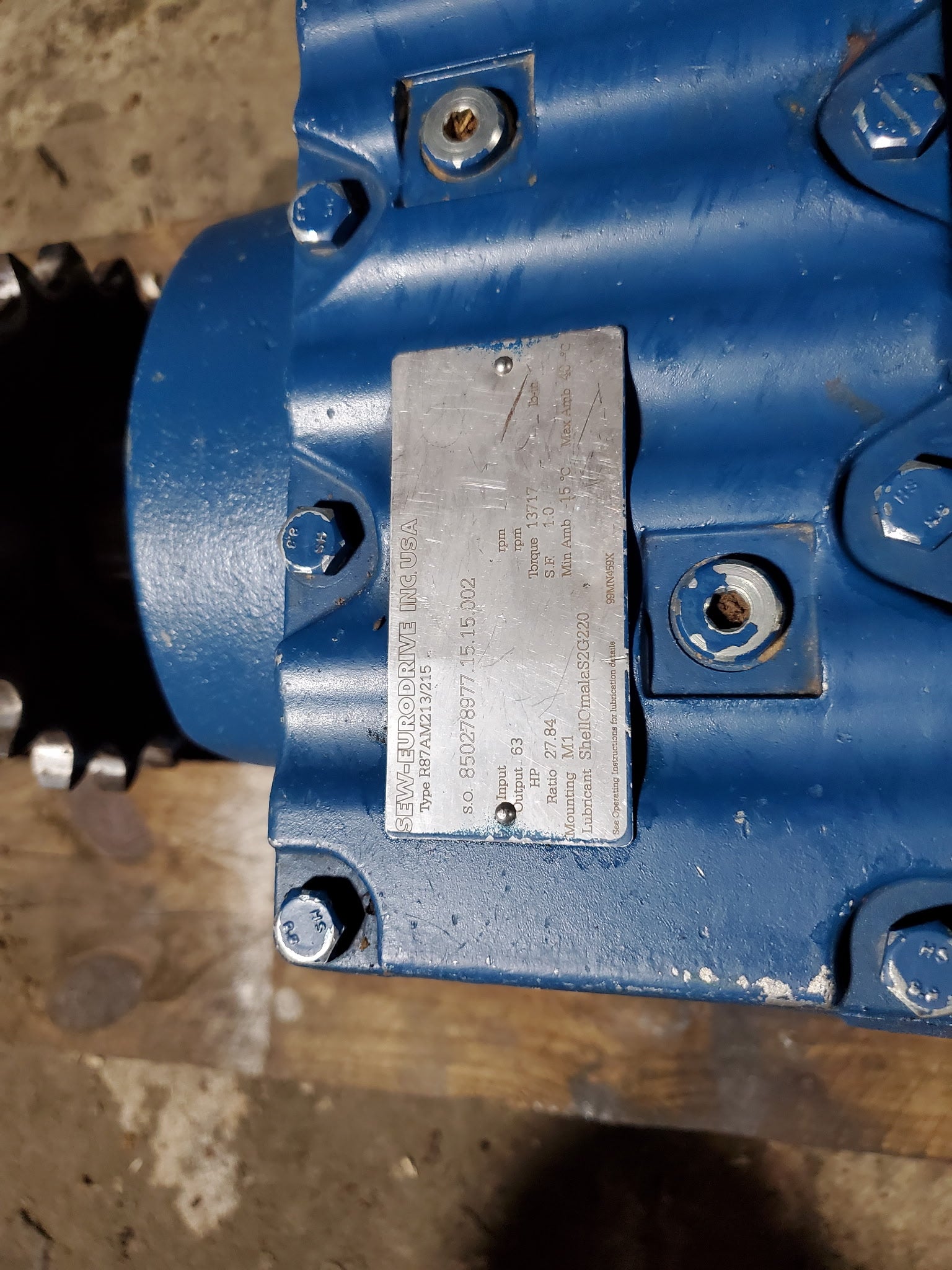 SEW Eurodrive R87AM213/215 Helical Gear Reducer Gearbox 27.84:1 63 RPM
