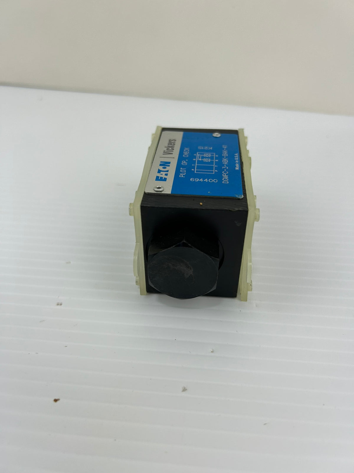 Eaton Vickers DGMPC-3-ABK-BAK-41 Pilot Operated Check Hydraulic Valve SystemStak
