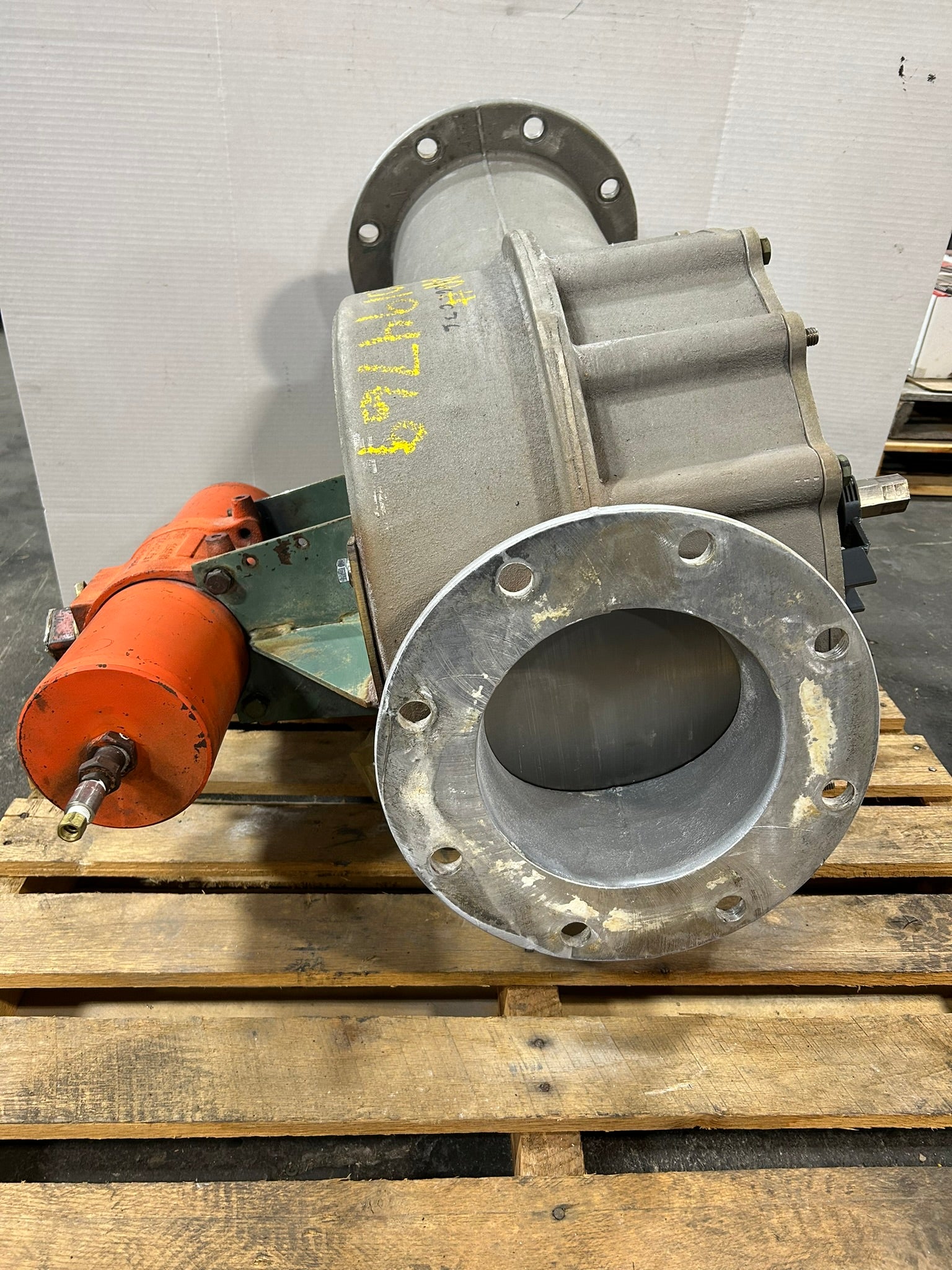 Bettis 301D-180 Robotarm Actuator with 2-Way Valve Assembly