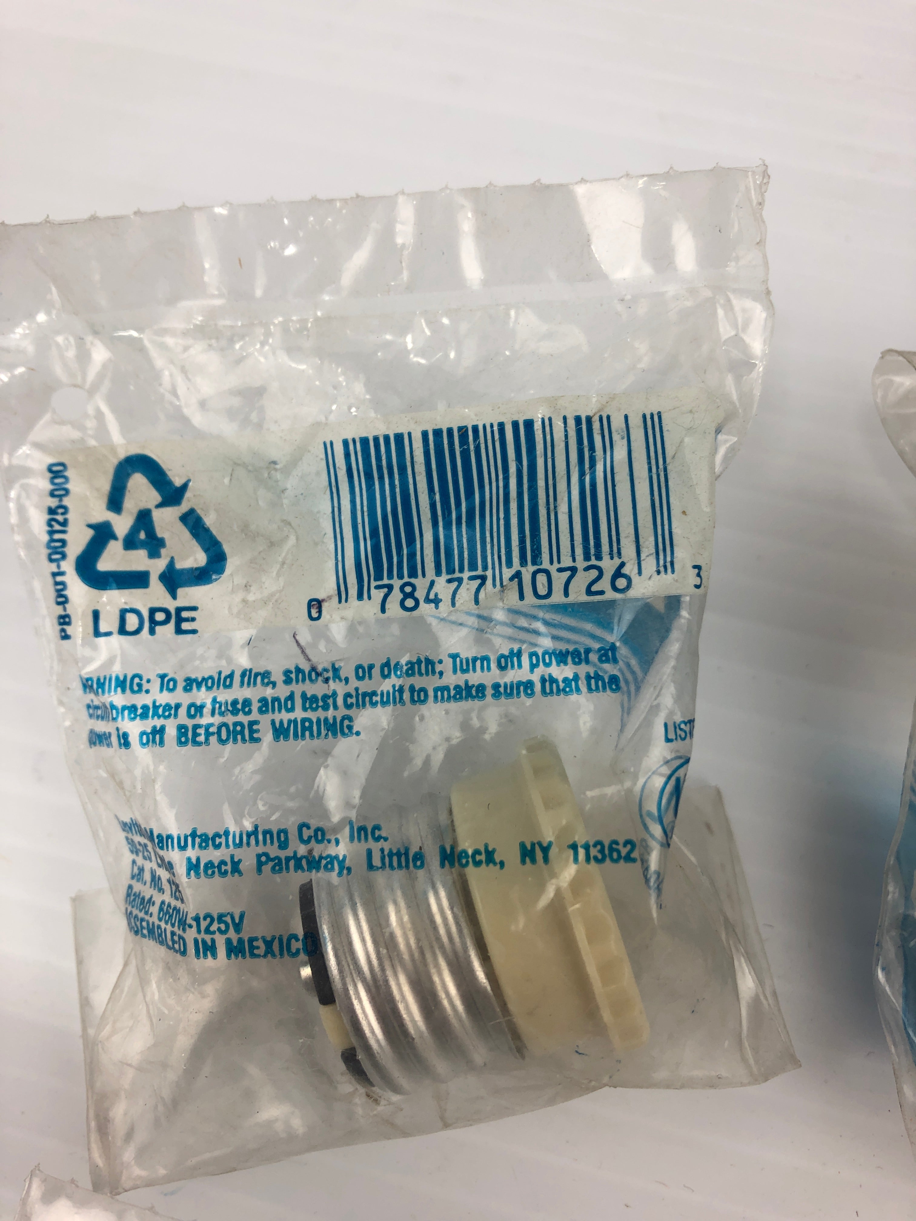 Leviton PB-001-00125-000 Medium Base Lamp Holder to Outlet Adapter - Lot of 4